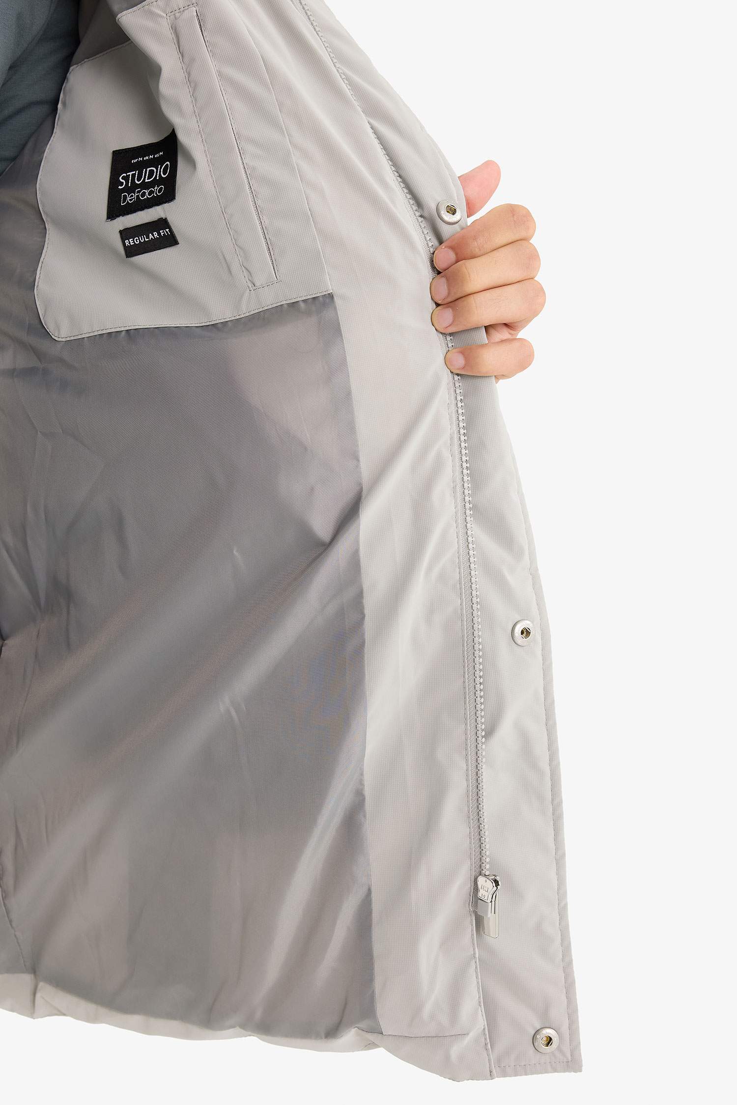 Su İtici Regular Fit Kapüşonlu Cepli Astarlı Rüzgar Geçirmez Fermuarlı Parka