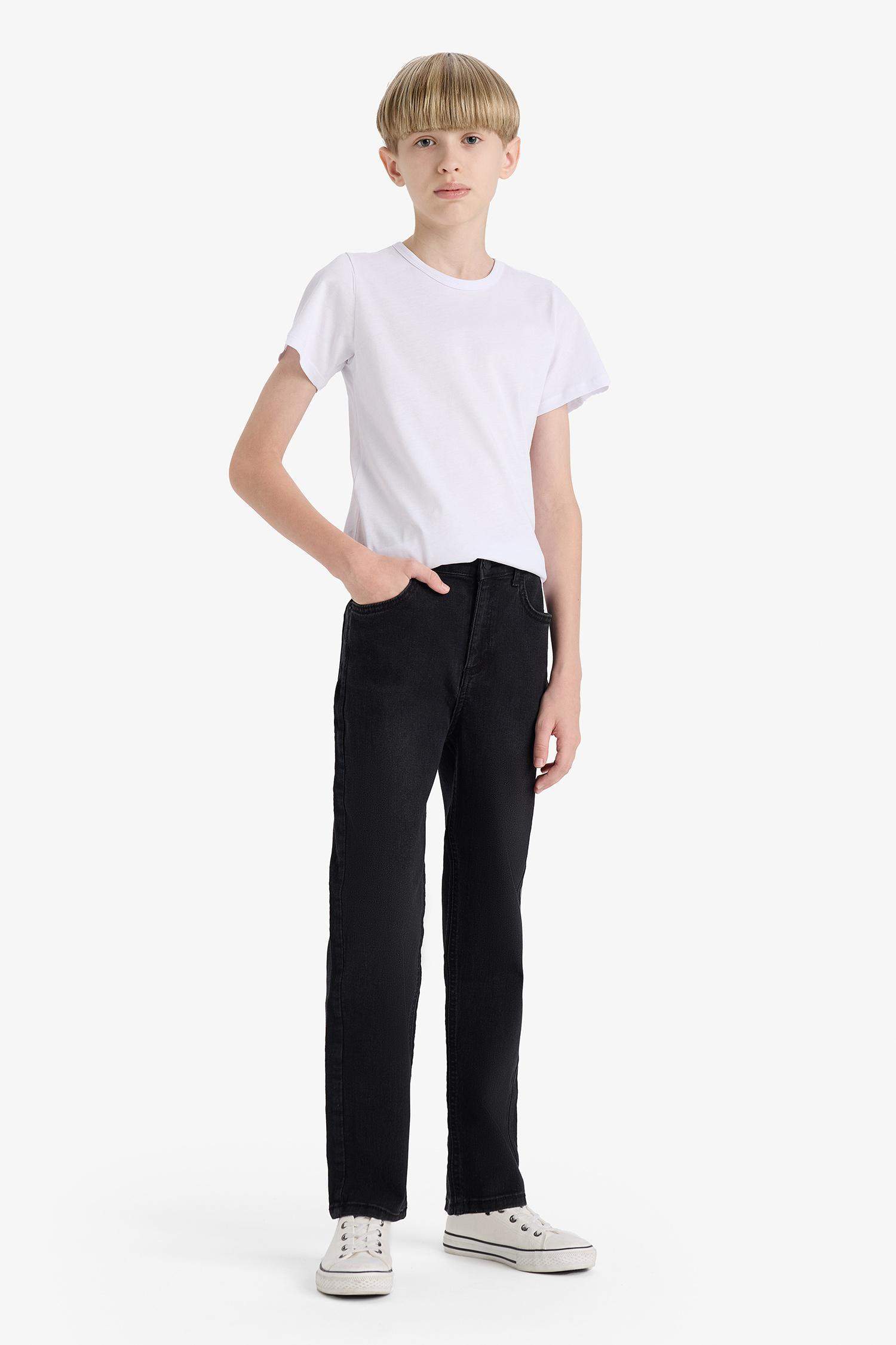 بنطرون جينز ولادي قصة مستقيمة برجل عادي وجيب