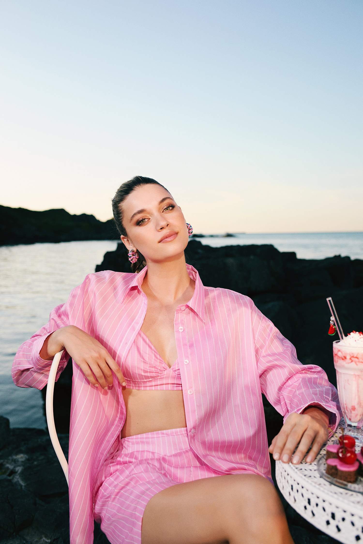 Afra x DeFacto Yüksek Bel Cepli Düz Paça Çizgili Şort