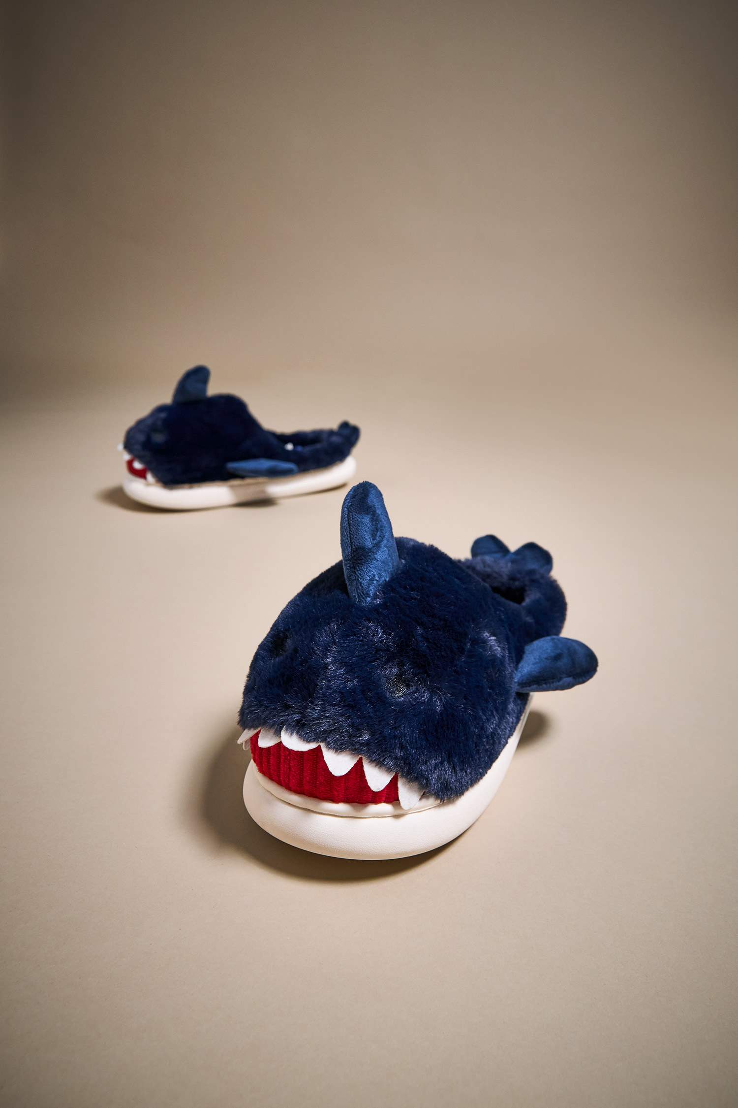 Erkek Köpek Balığı Temalı Düz Taban Panduf