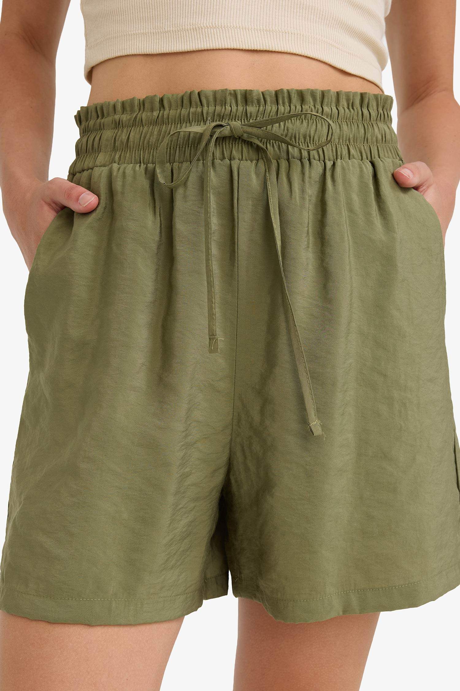 Yüksek Beli Lastikli Düz Paça Şort