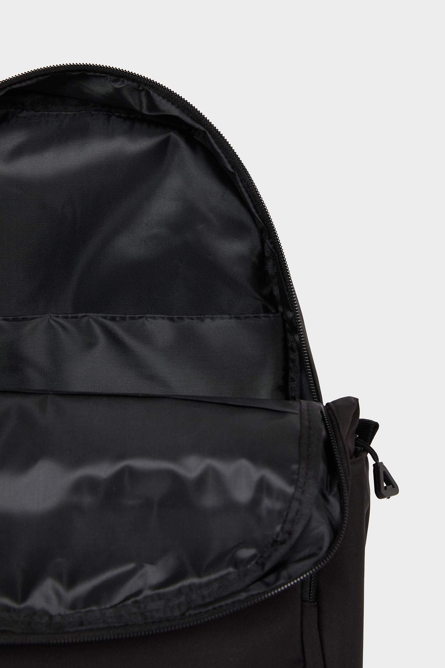 شنطة ظهر حريمي رجالي