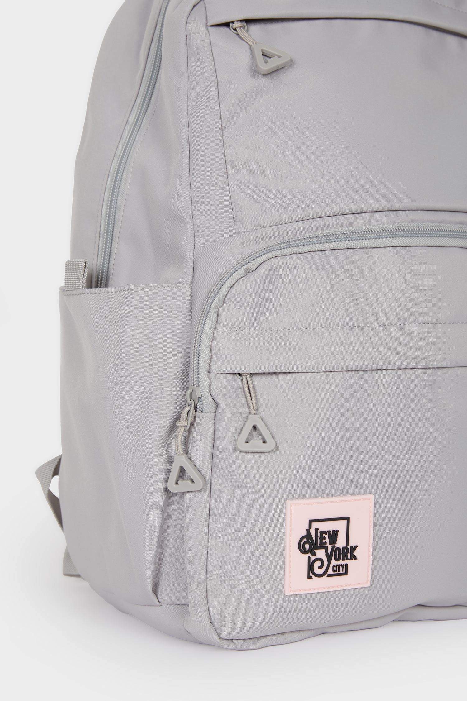 شنطة ظهر حريمي