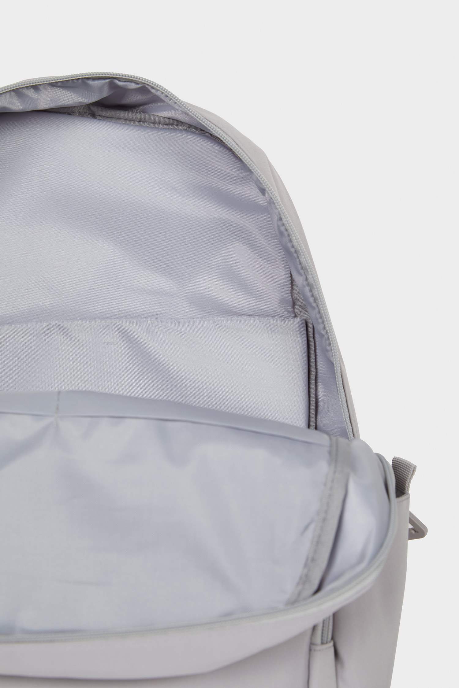 شنطة ظهر حريمي