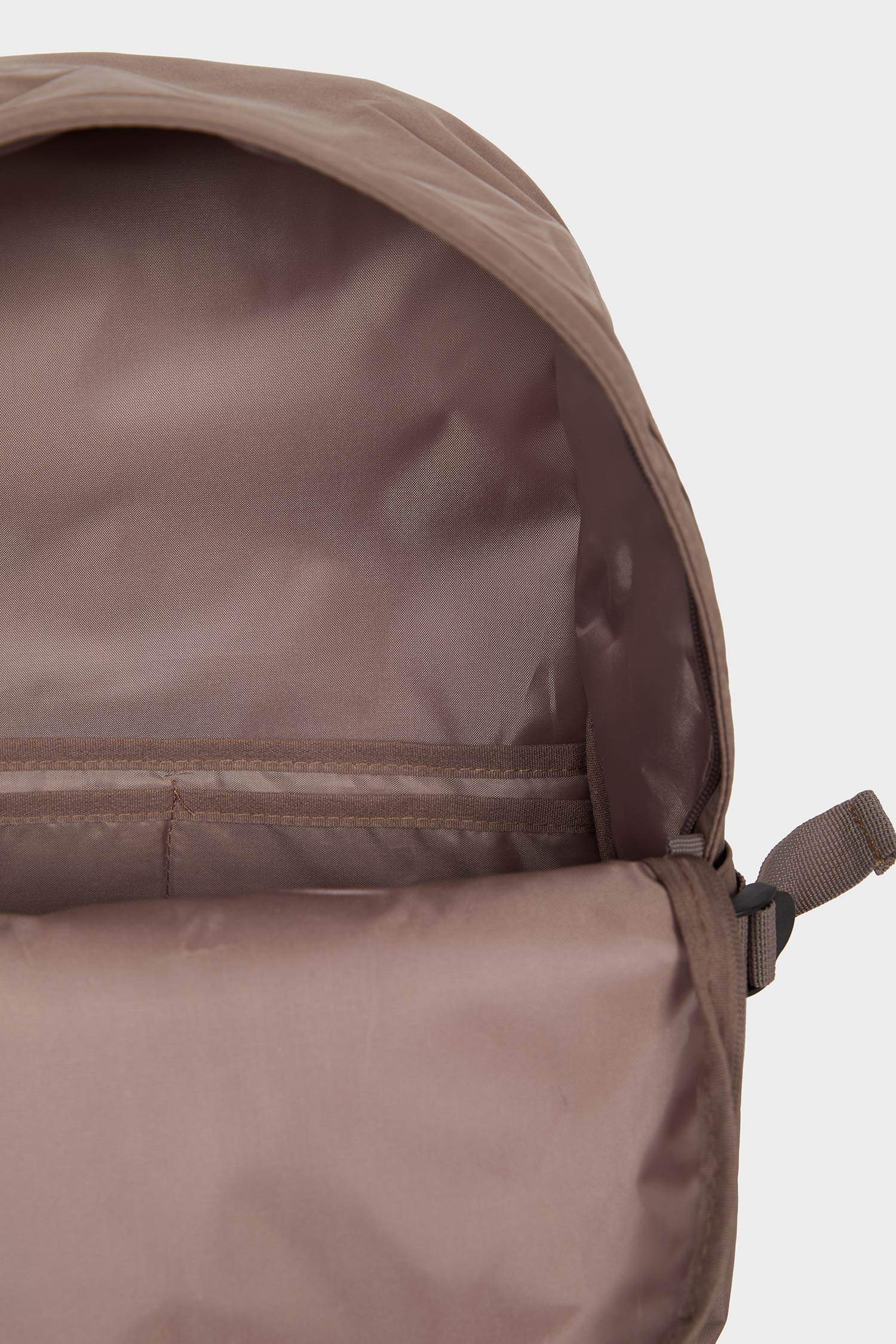 شنطة ظهر حريمي رجالي