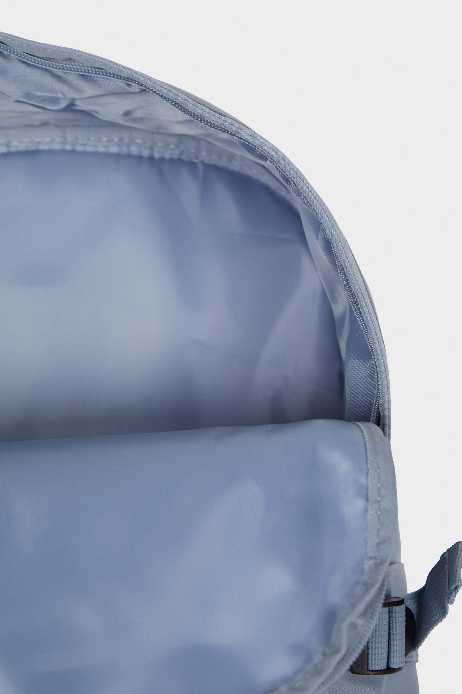 شنطة ظهر حريمي