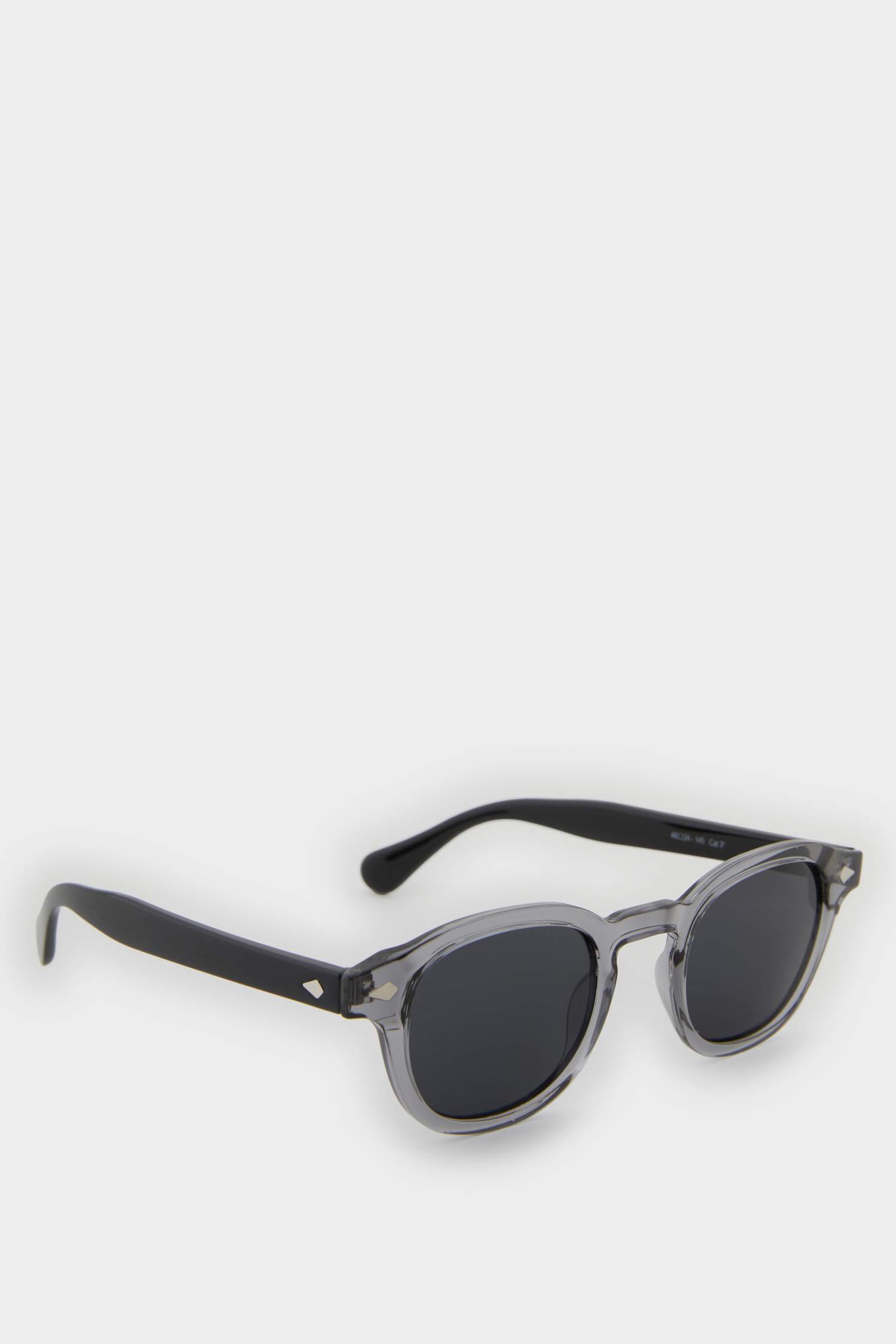 Man Round Sunglasses