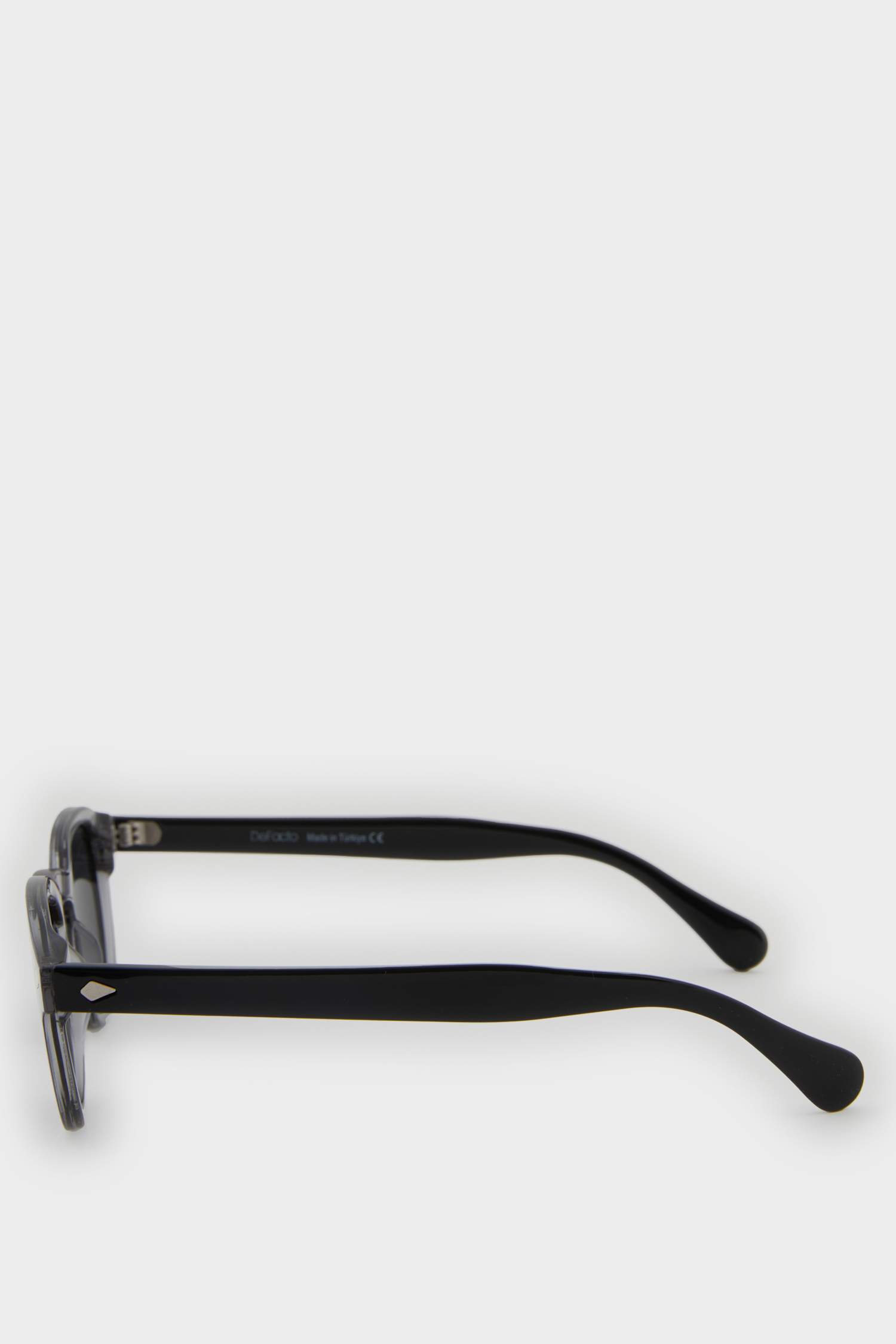 Man Round Sunglasses