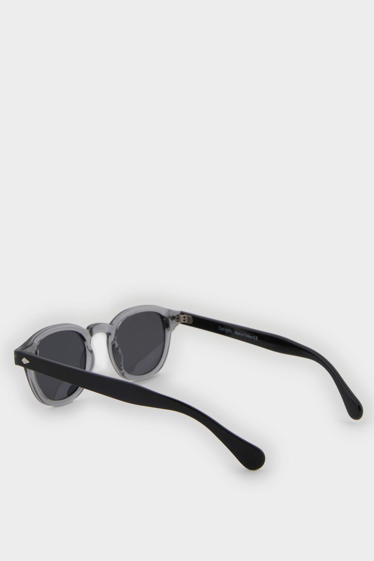 Man Round Sunglasses