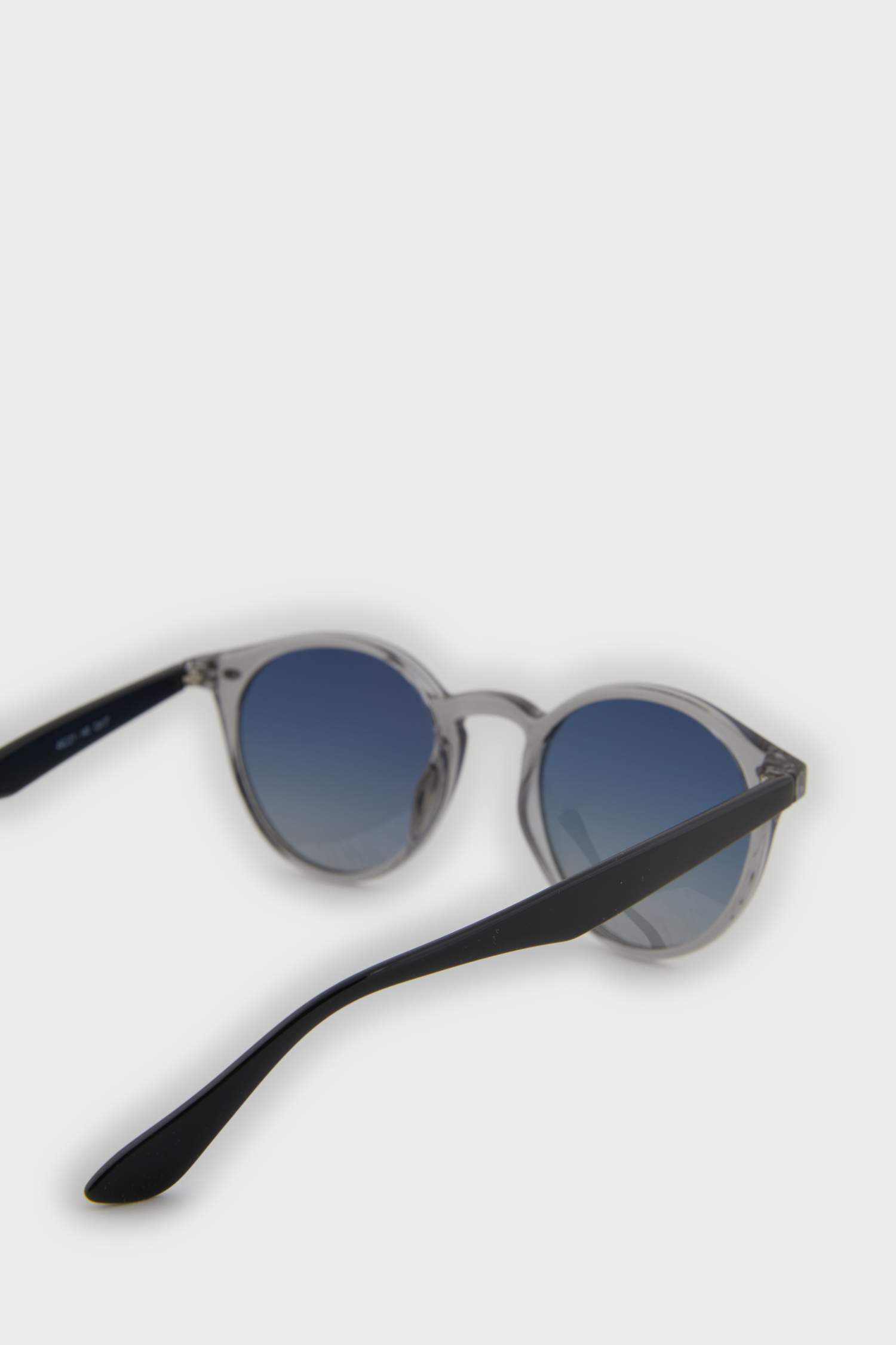 Erkek Yuvarlak Gri Plastik Çerçeve Siyah Cam Polarize Güneş Gözlüğü