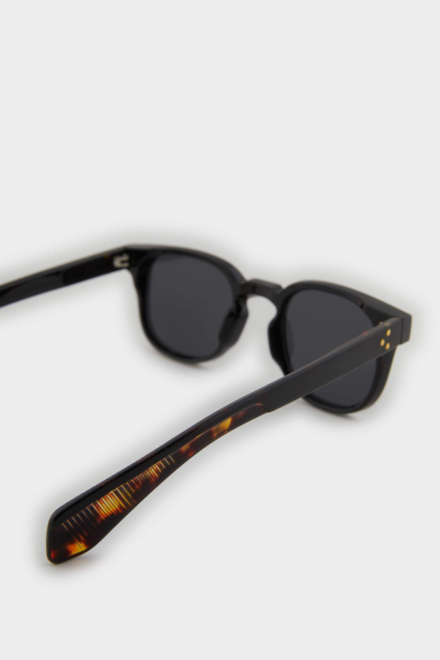 Kadın Yuvarlak Siyah Plastik Çerçeve Siyah Cam UV Güneş Gözlüğü