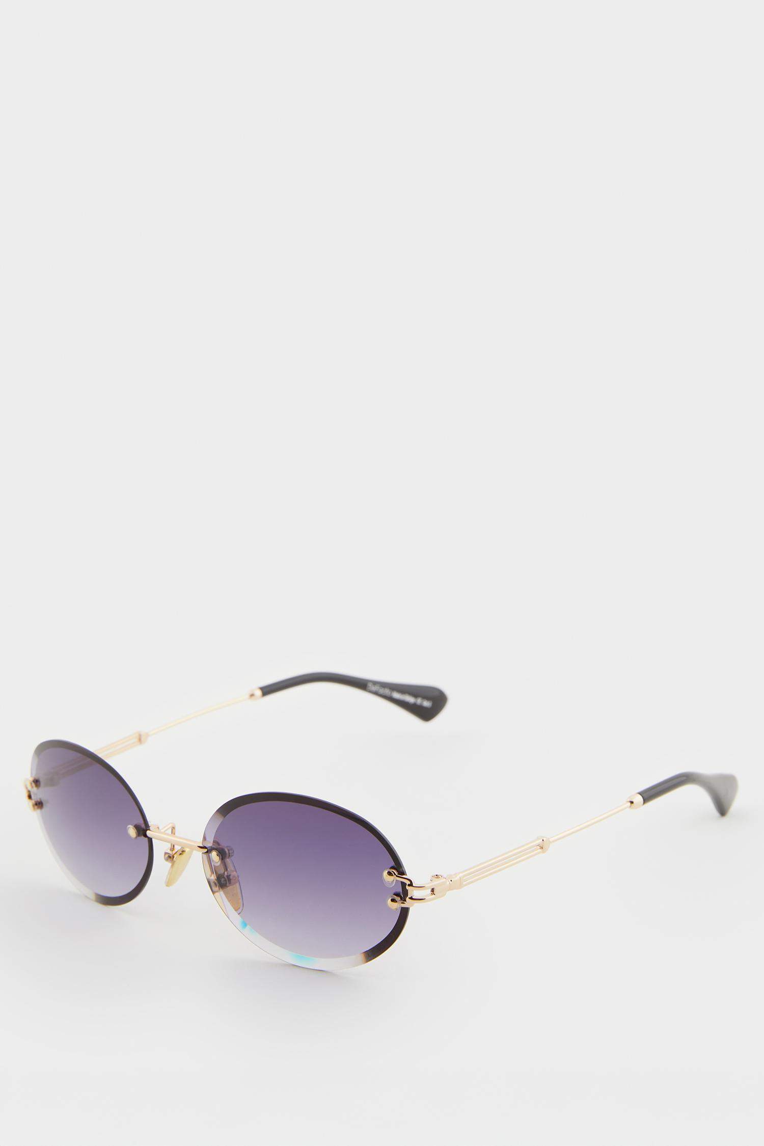 Woman Round Sunglasses