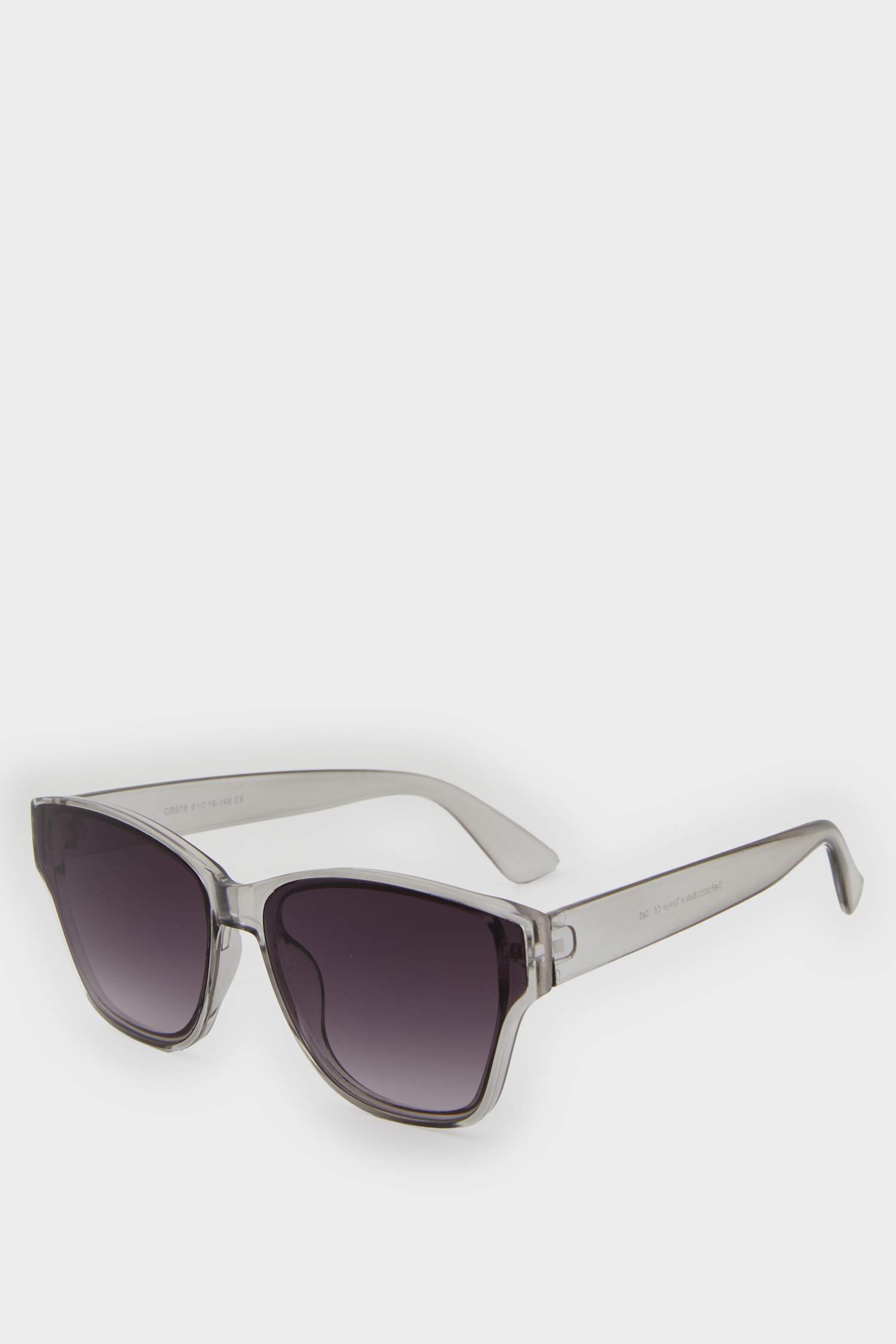 Kadın Oval Beyaz Transparan Çerçeve Siyah Cam UV Güneş Gözlüğü