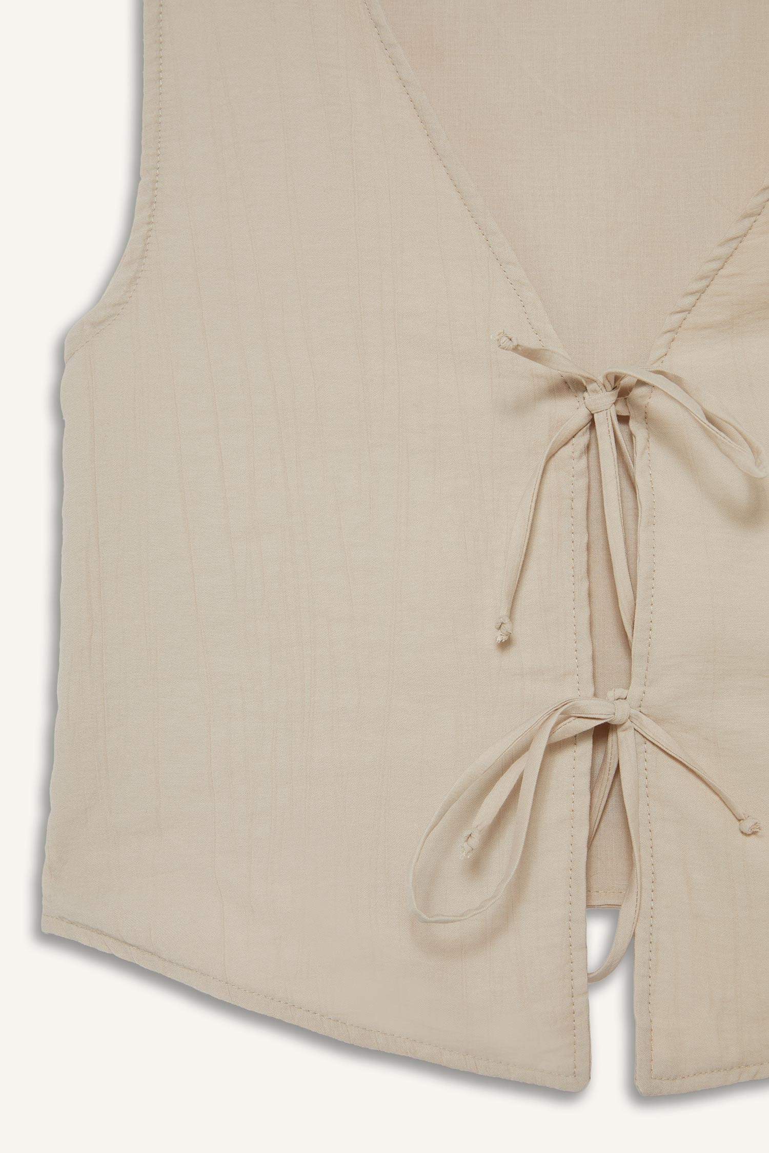 Regular Fit V-Neck Sleeveless Blouse