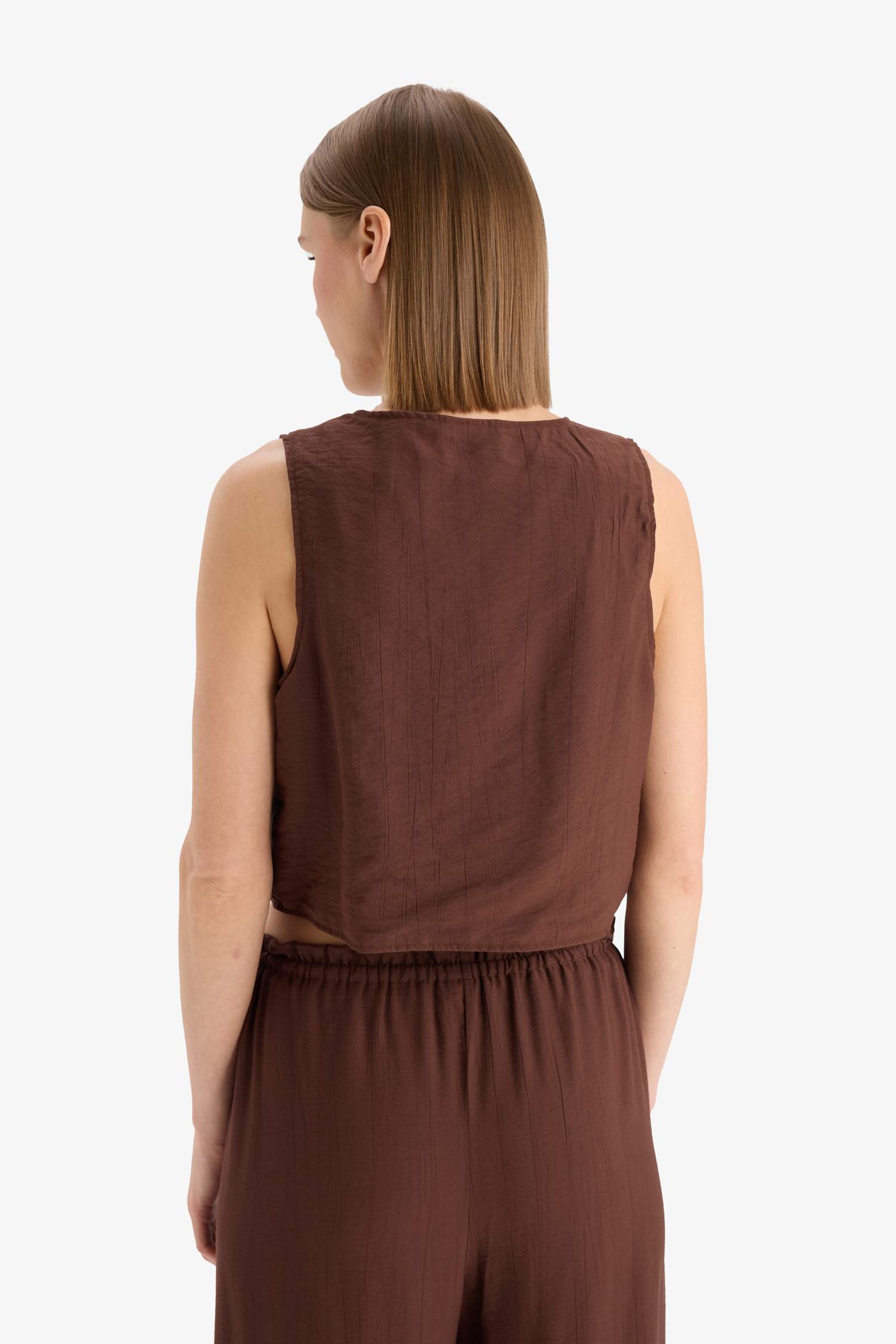 Regular Fit V Yaka Bağlamalı Krinkıl Kumaş Kolsuz Bluz