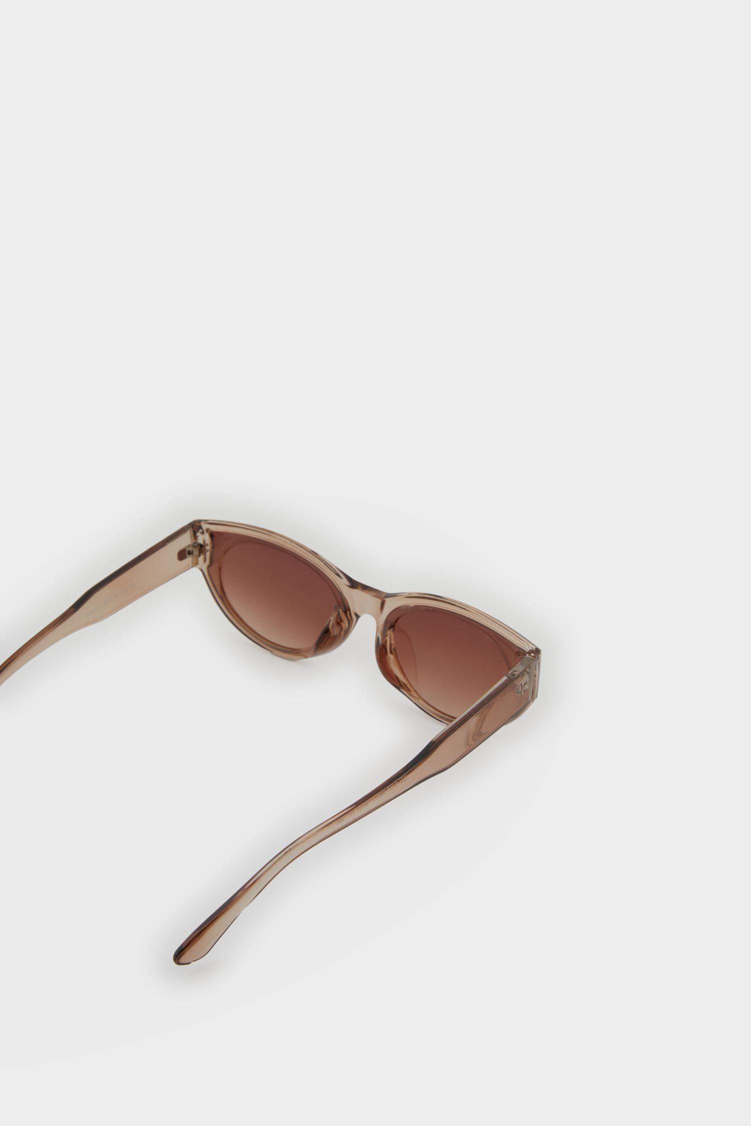 Kadın Oval Açık Kahve Plastik Çerçeve Açık Kahve Cam UV Güneş Gözlüğü