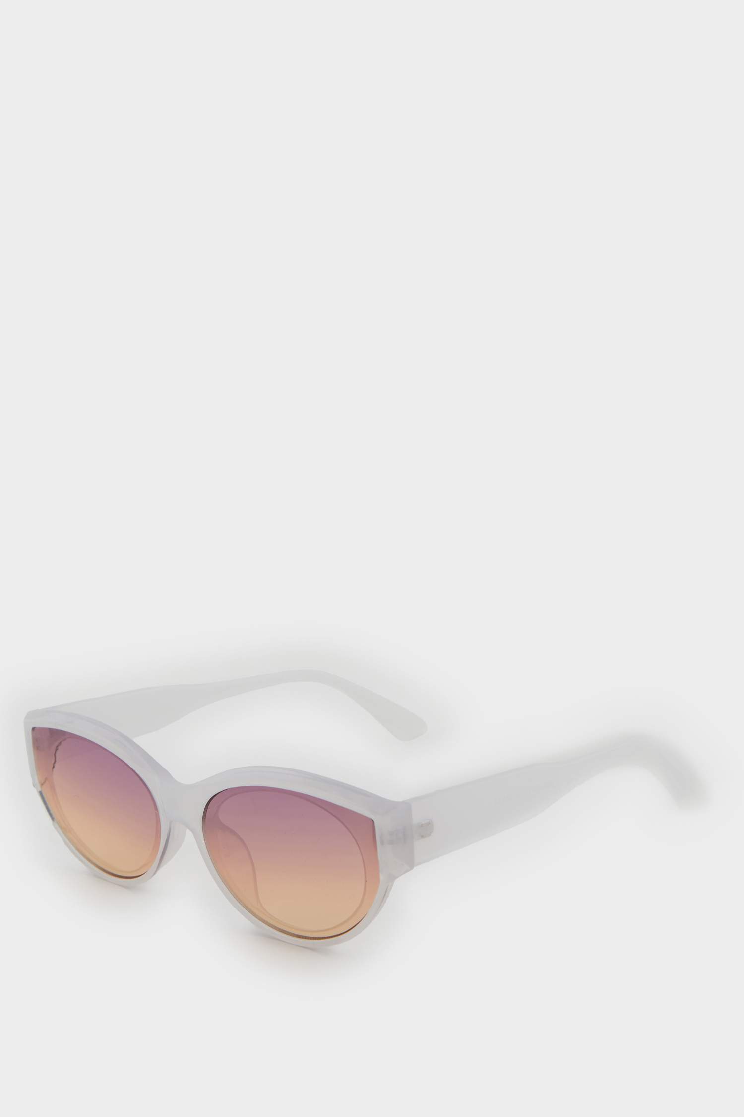 Woman Round Sunglasses
