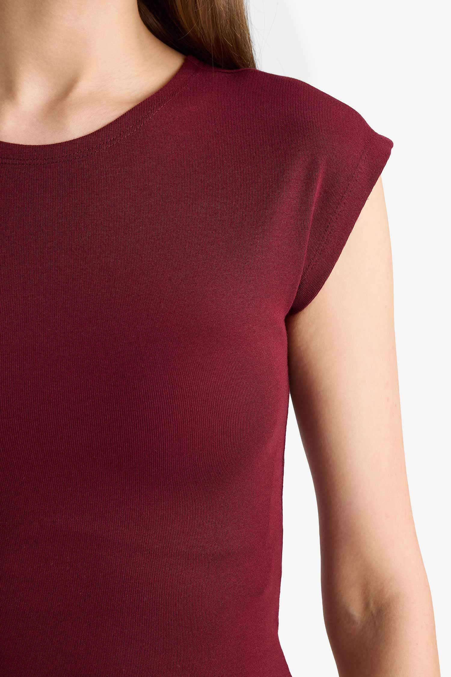 تيشيرت نص ردن بيزك سادة سليم فيت برقبة مستديرة