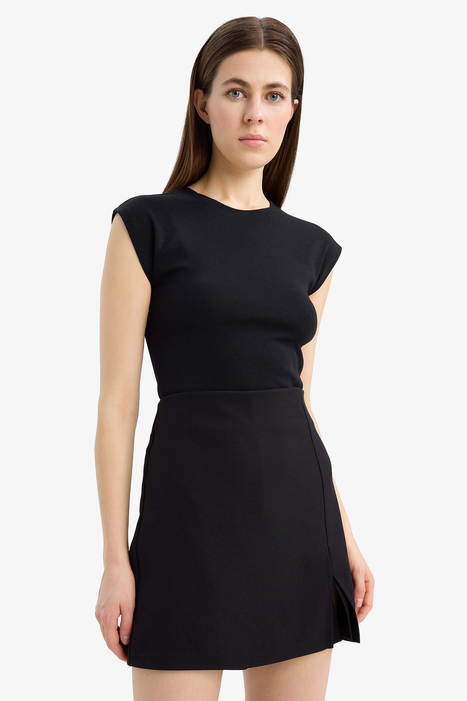 تيشيرت نص ردن بيزك سادة سليم فيت برقبة مستديرة