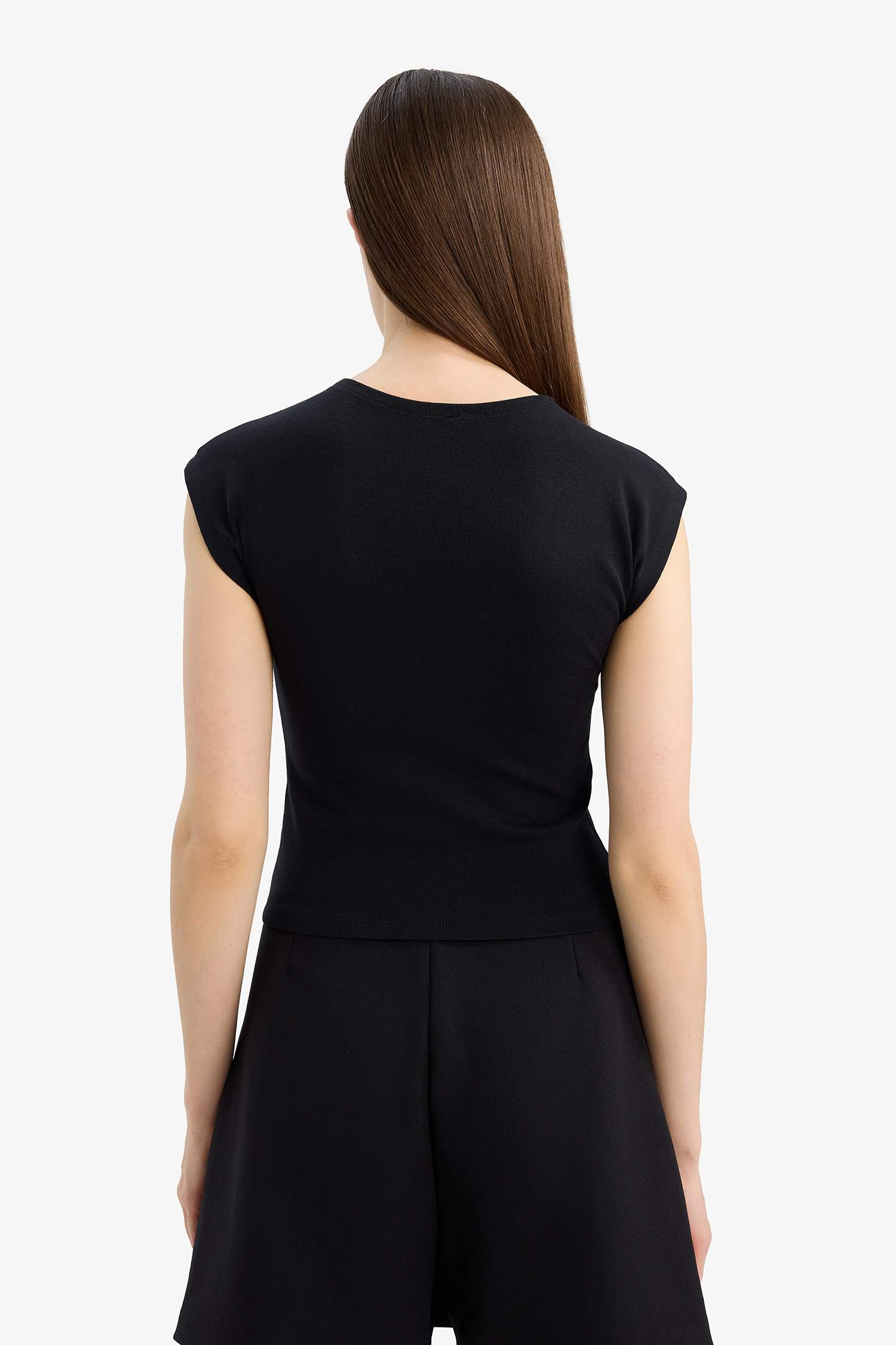 تيشيرت نص ردن بيزك سادة سليم فيت برقبة مستديرة