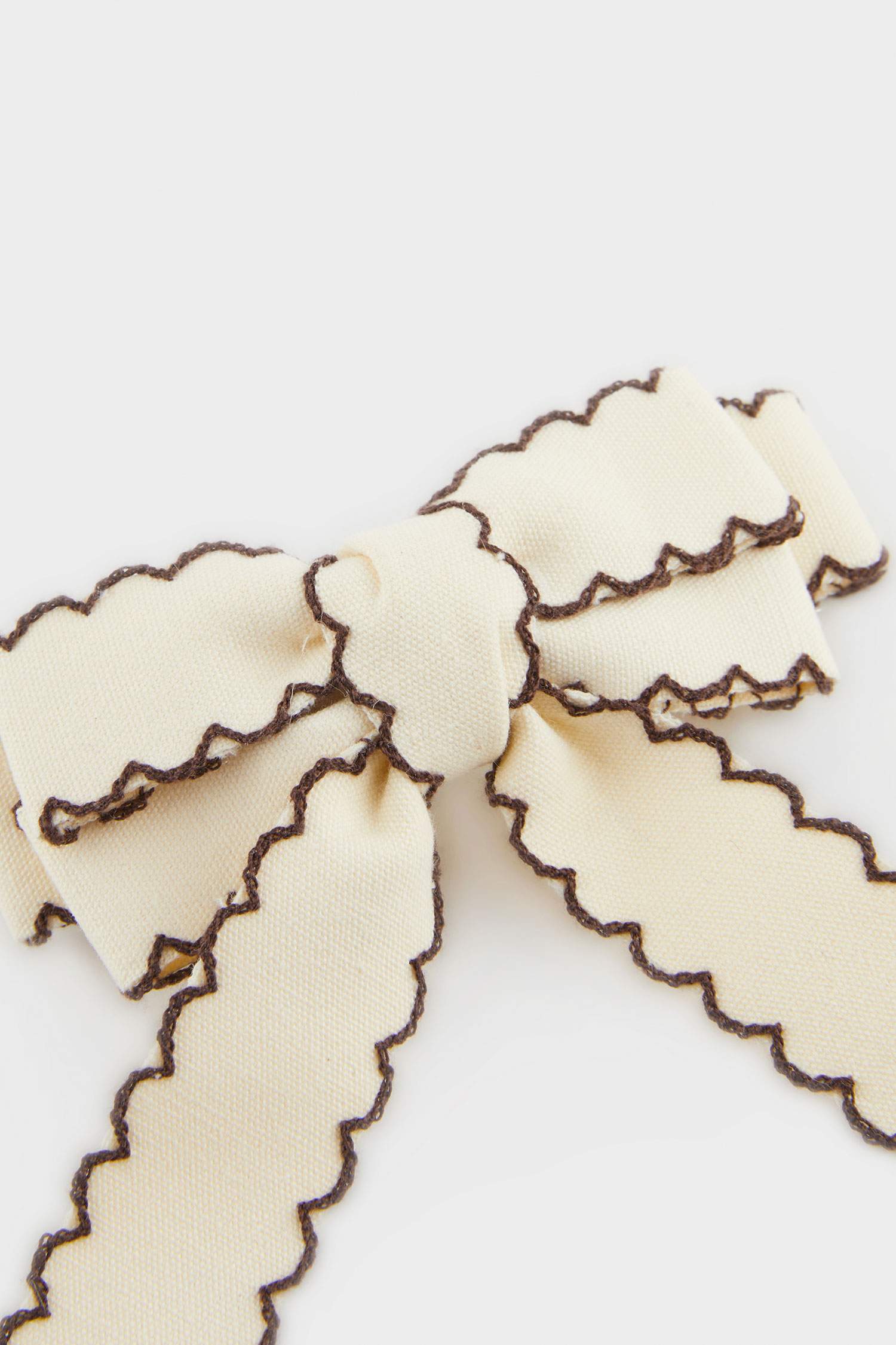 Kadın Kurdele Görünümlü Bej Çıtçıtlı Toka