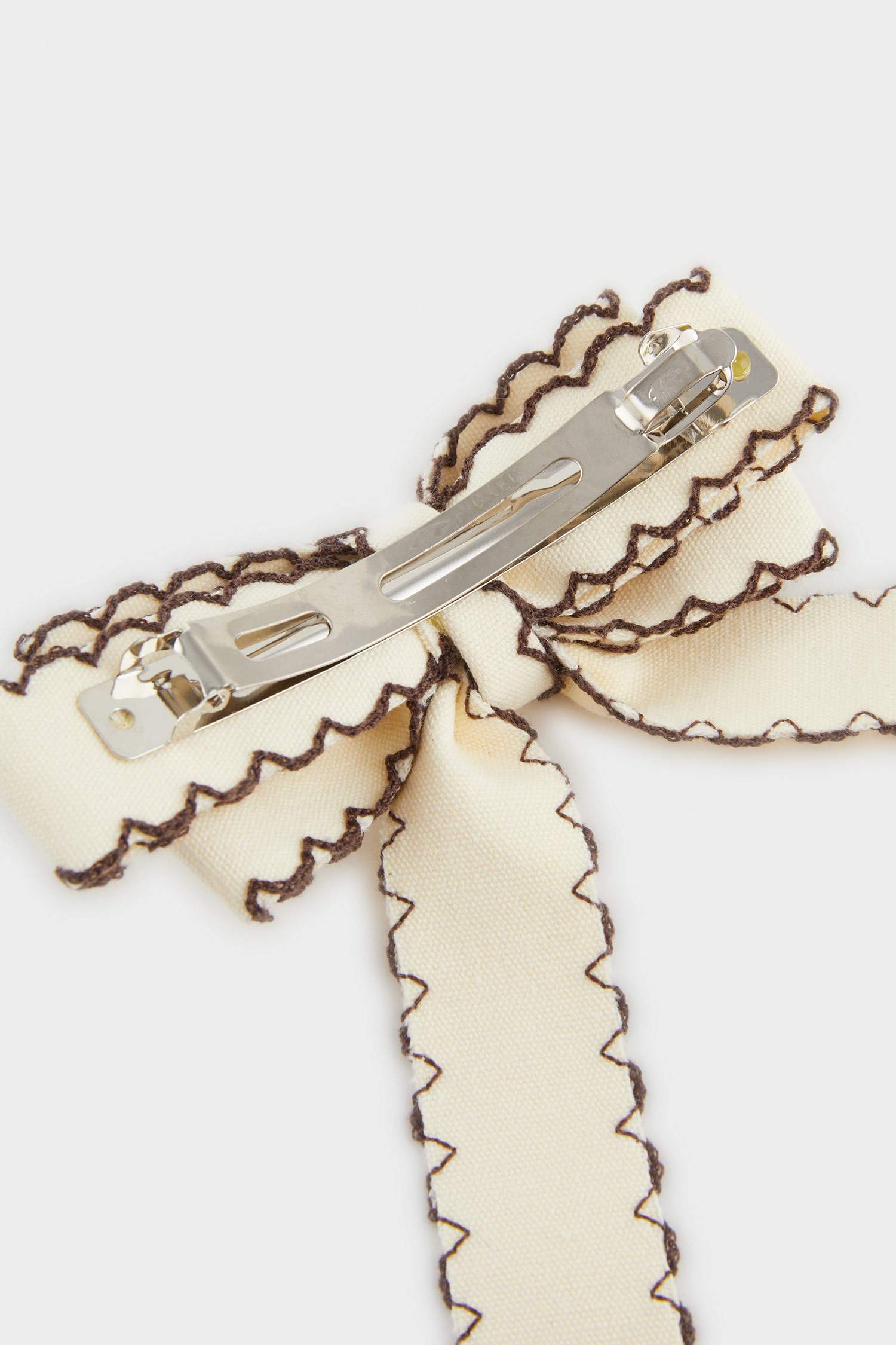 Kadın Kurdele Görünümlü Bej Çıtçıtlı Toka