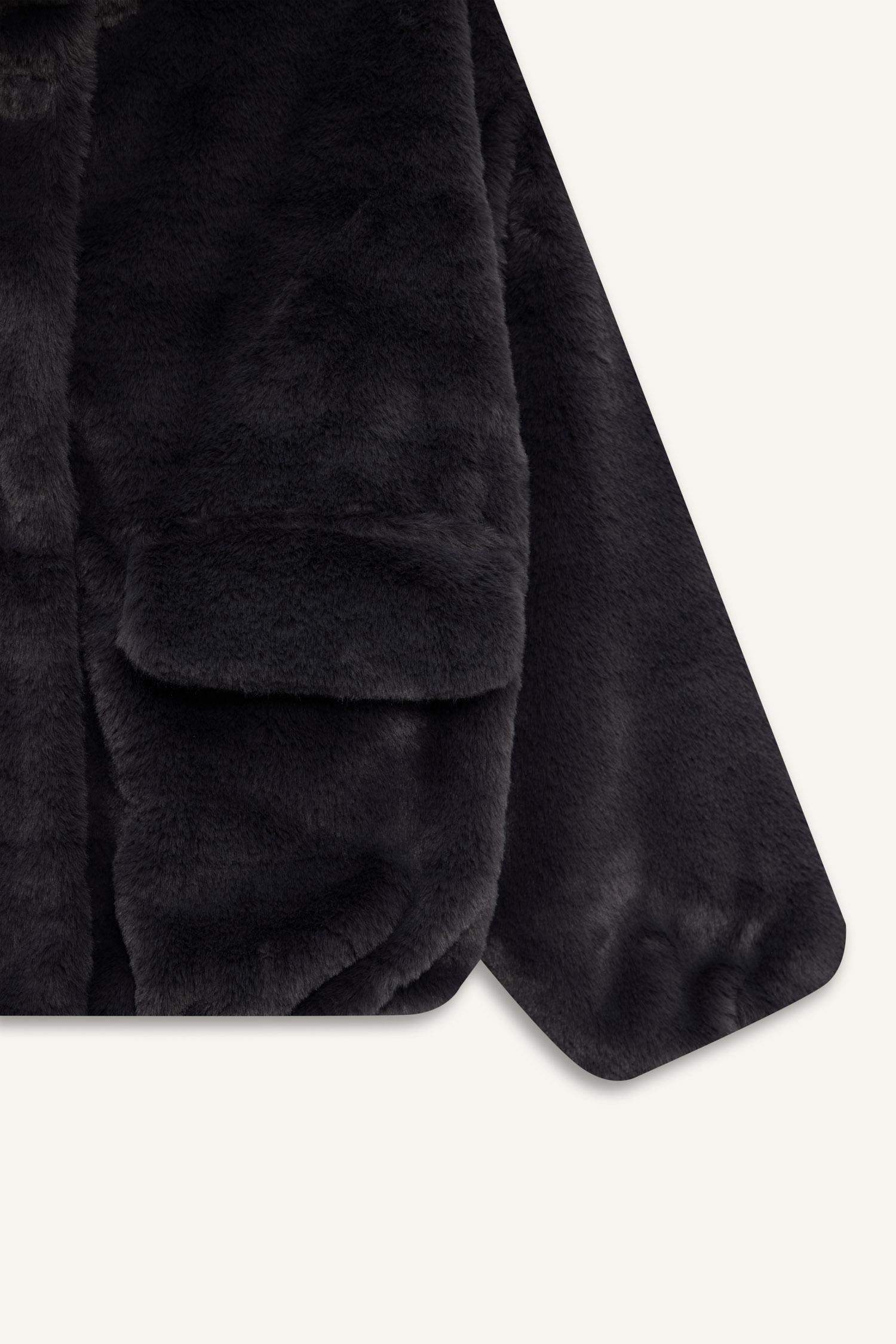 جاكيت فرو صناعي بناتي بجيوب