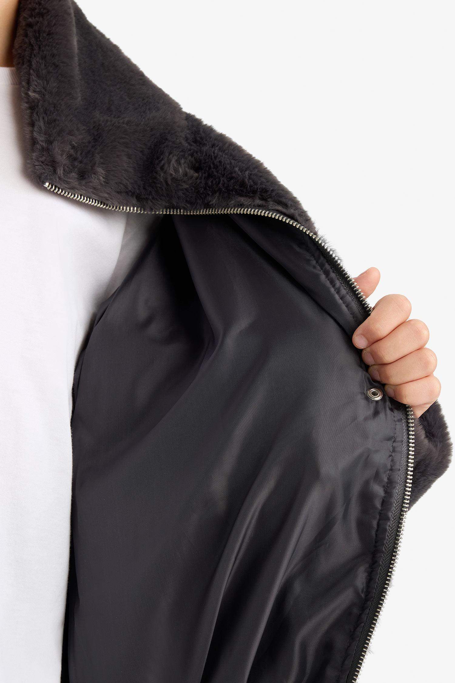 Kız Çocuk Fermuarlı Cepli Pelüş Mont