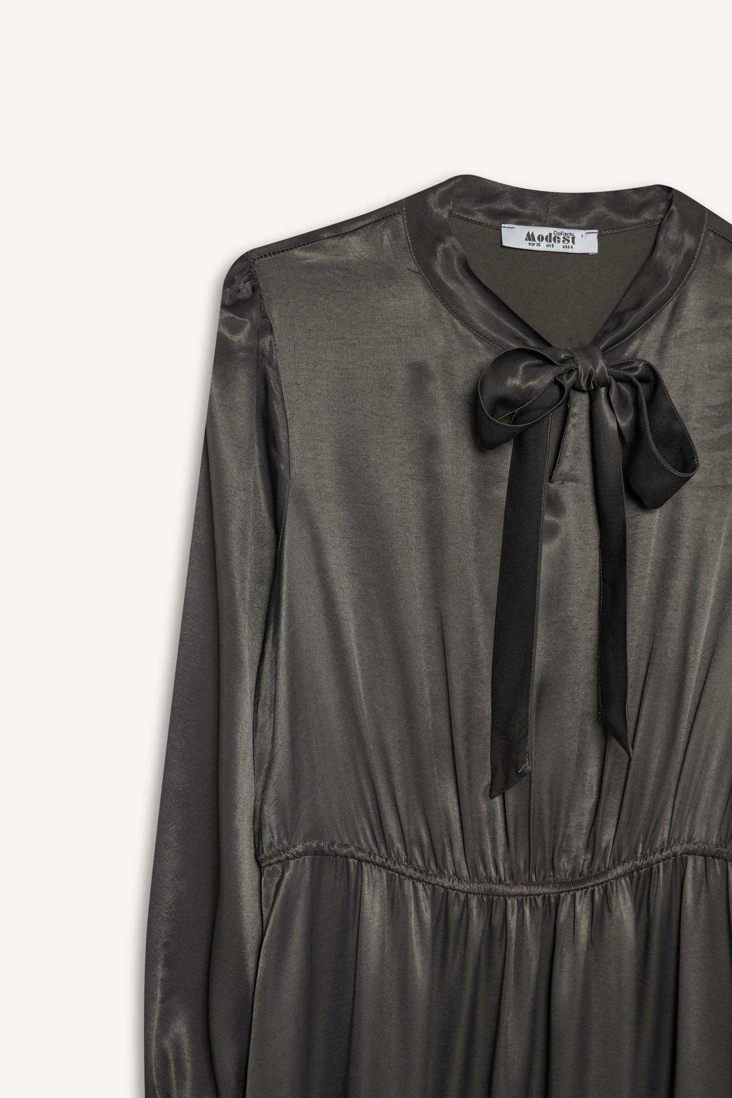 فستان بأكمام طويلة ستان قصة عادية