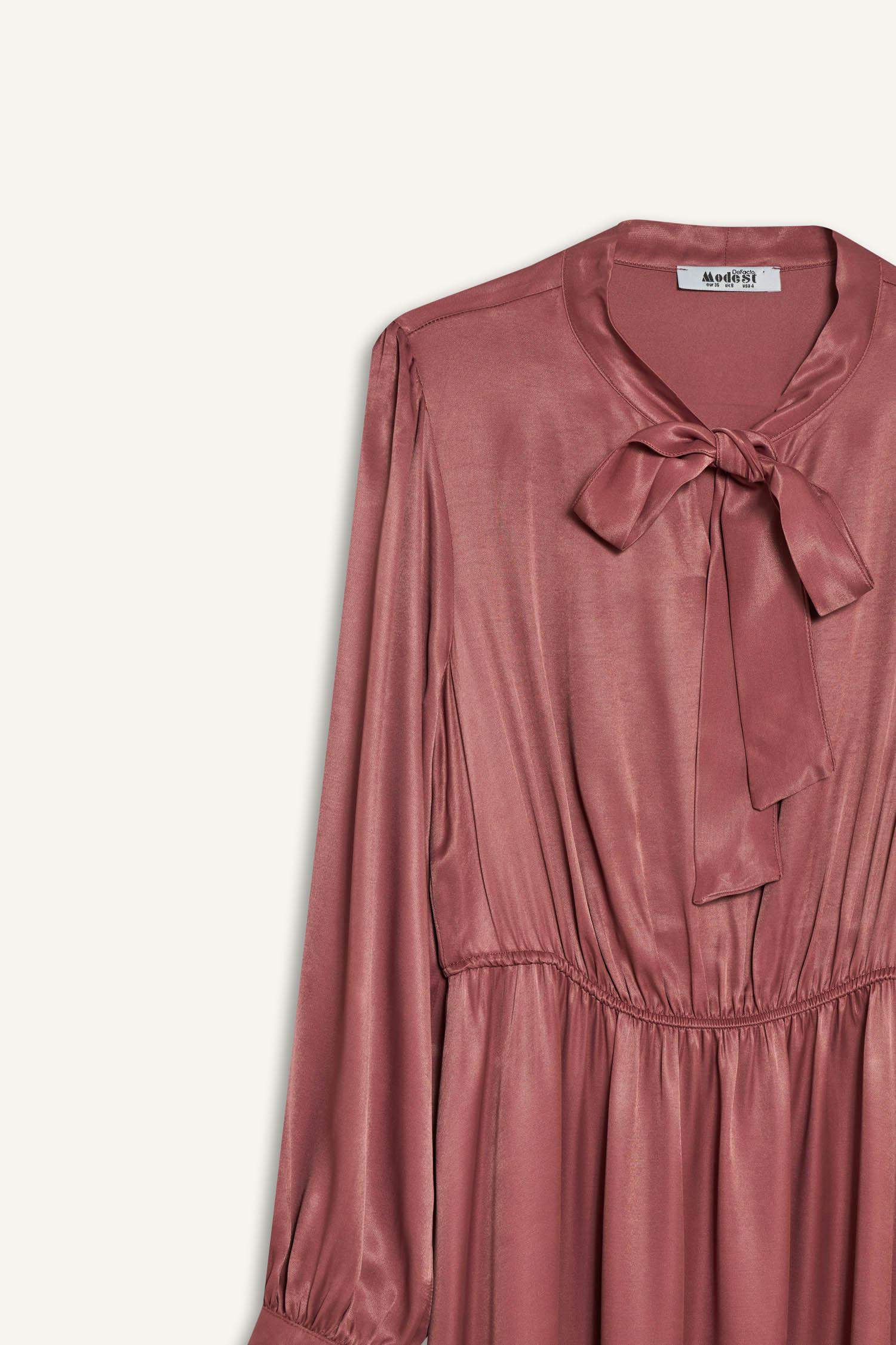 	Regular Fit Fiyonk Yaka Saten Uzun Kollu Midi Elbise