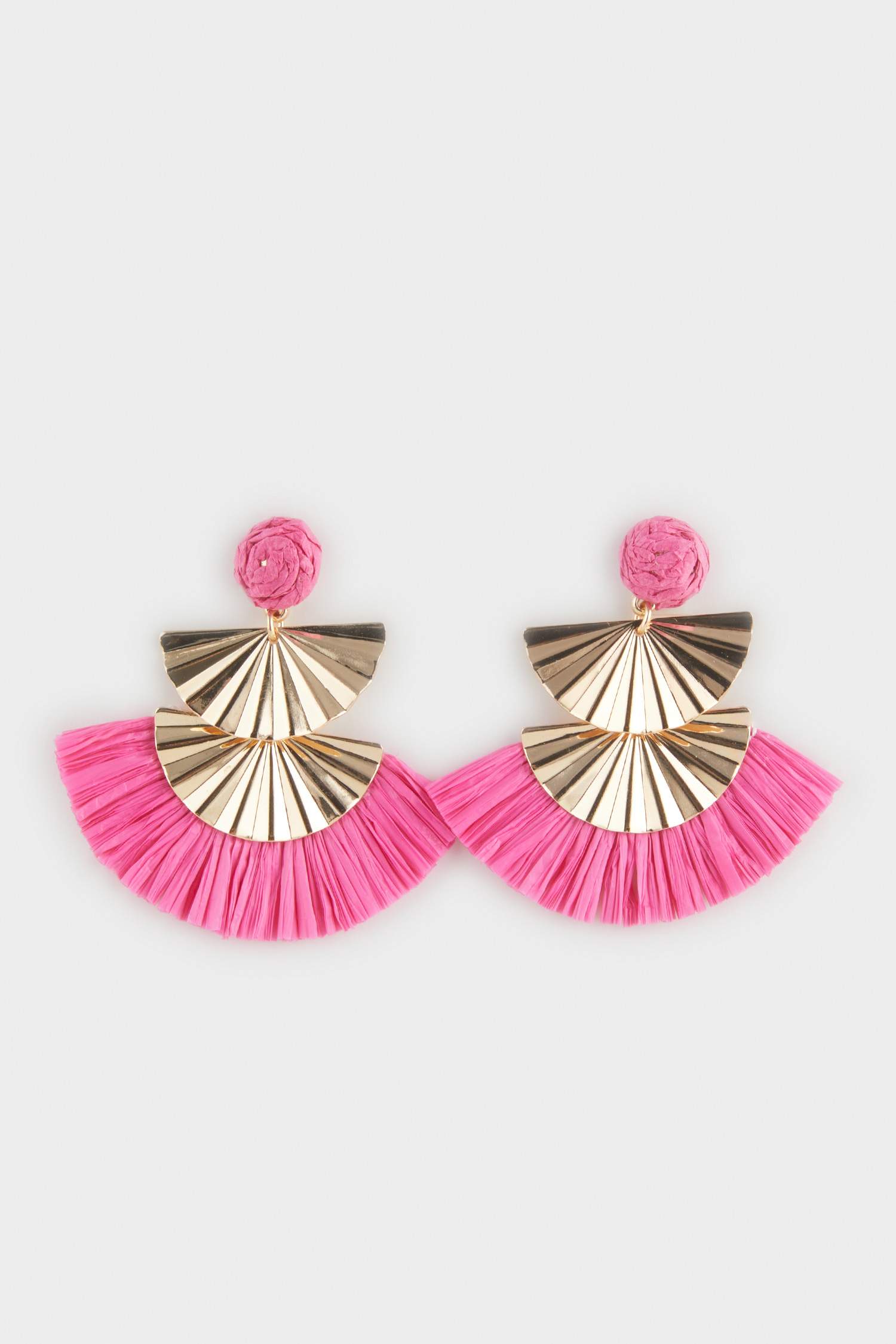 Boucles d’oreilles dorées avec détail en paille rose pour femme