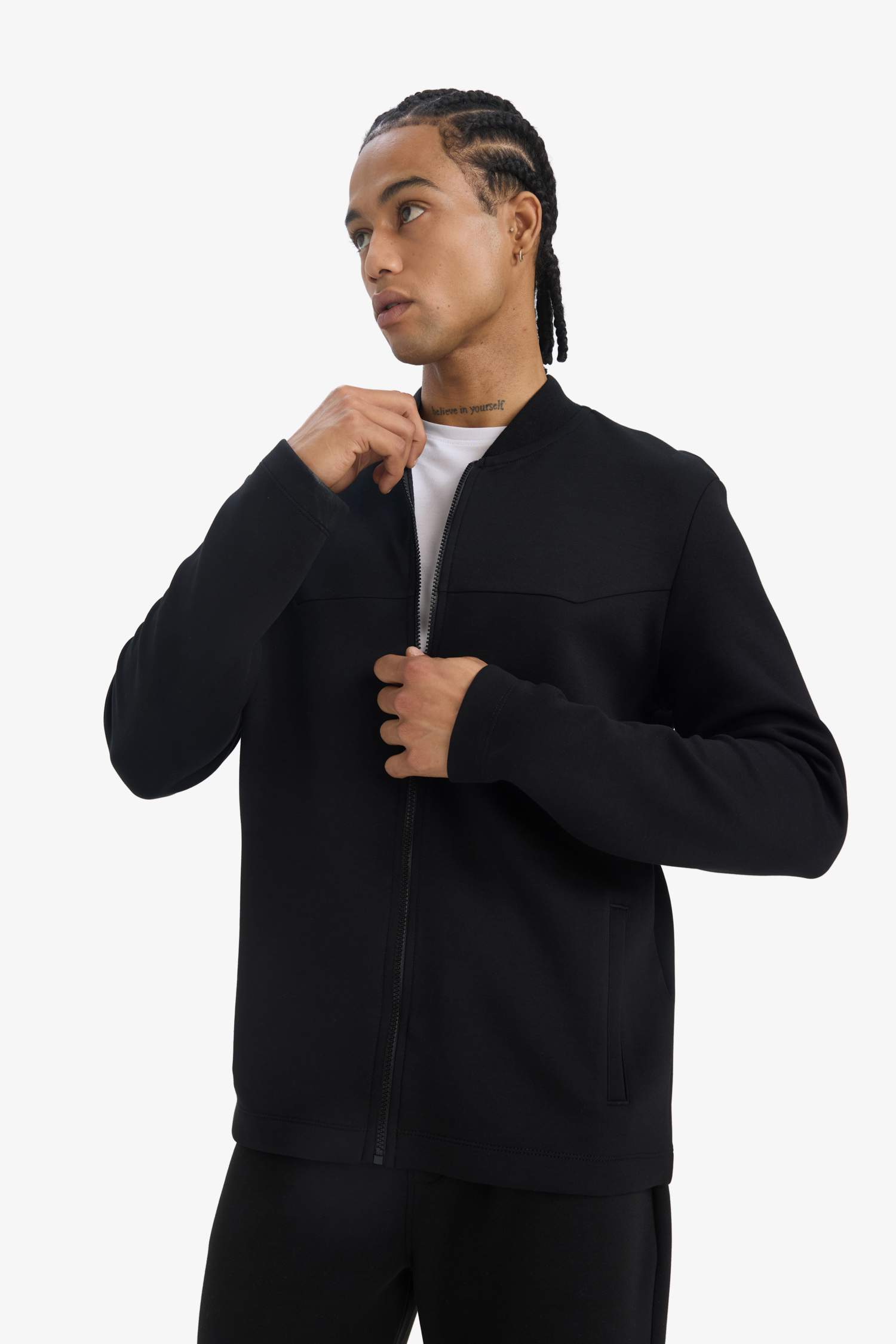 جاكيت رياضي بومبر قماش سكوبا سليم فيت بسحاب من DeFactoFit