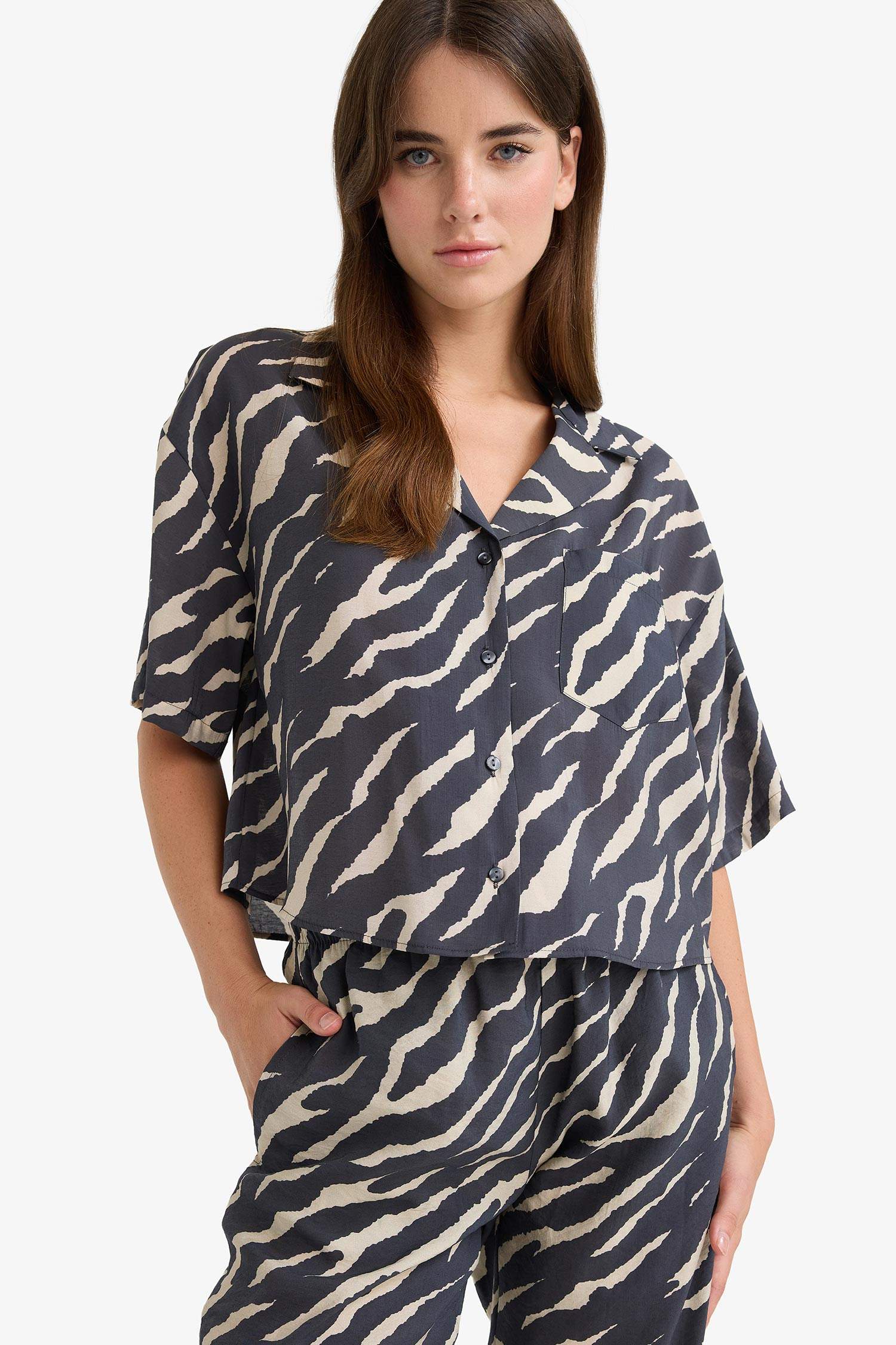 	Loose Fit Zebra Desenli Modal Kısa Kollu Gömlek