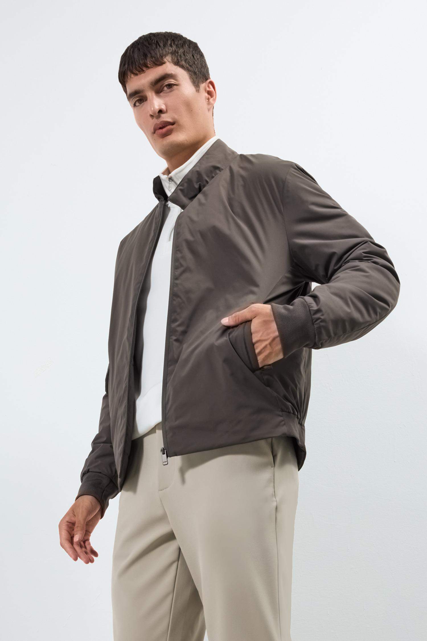 جاكيت خفيف سليم فيت بياخة عالية مقاوم للماء