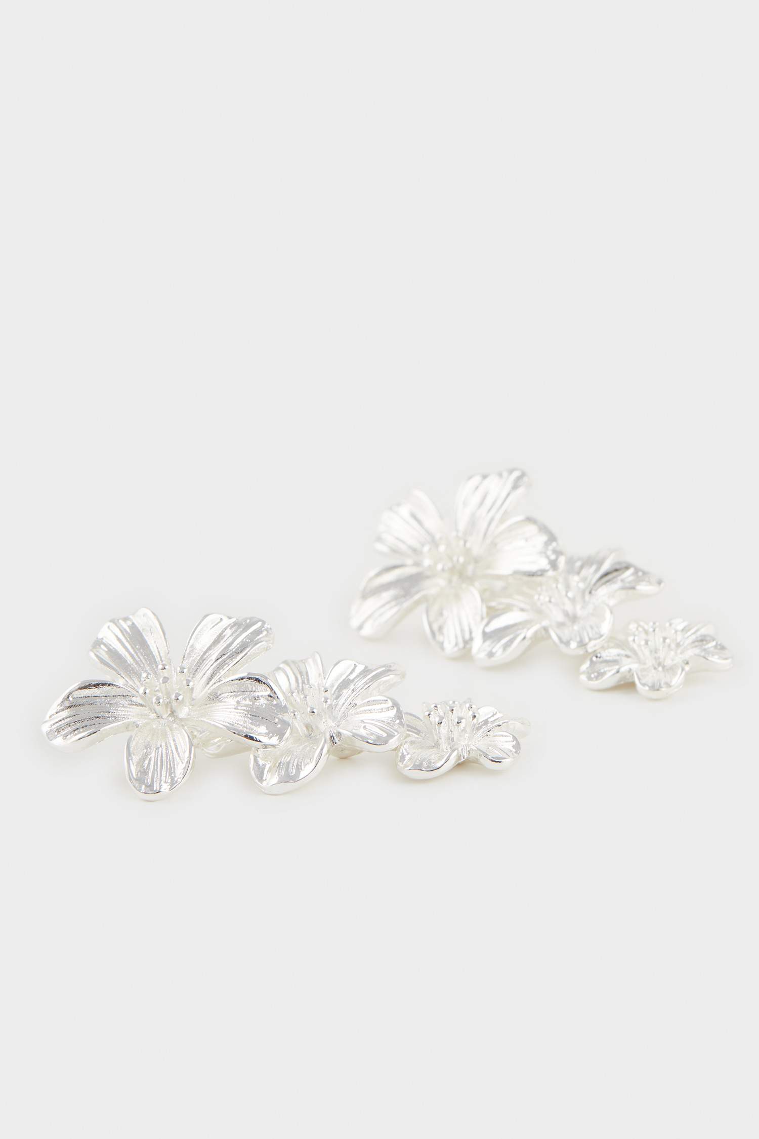 Kadın Çiçekli Silver Sallantılı Küpe