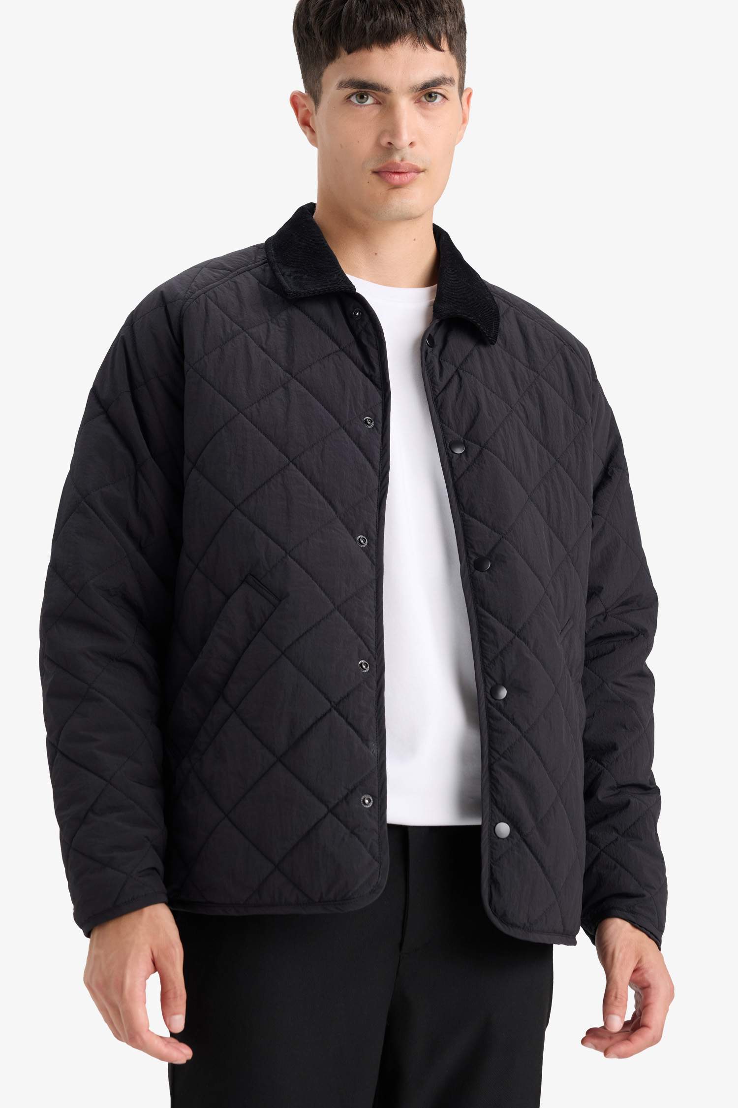 Регулярный крой с рубашечным воротником кнопочная куртка