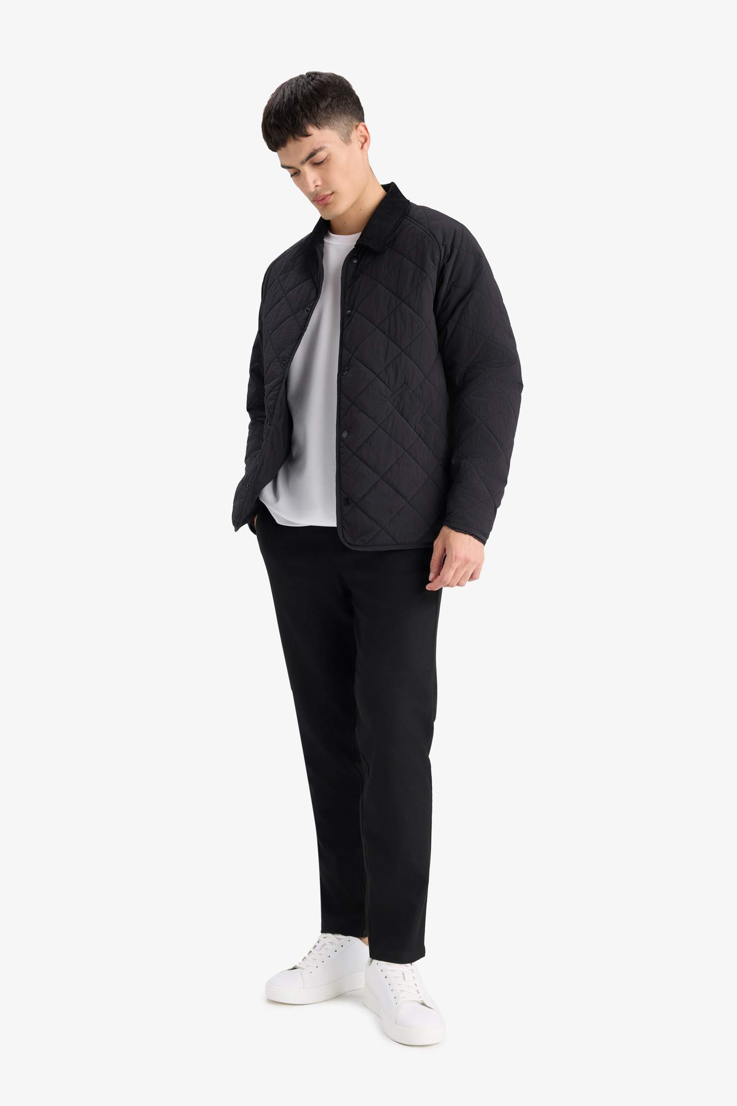 Регулярный крой с рубашечным воротником кнопочная куртка