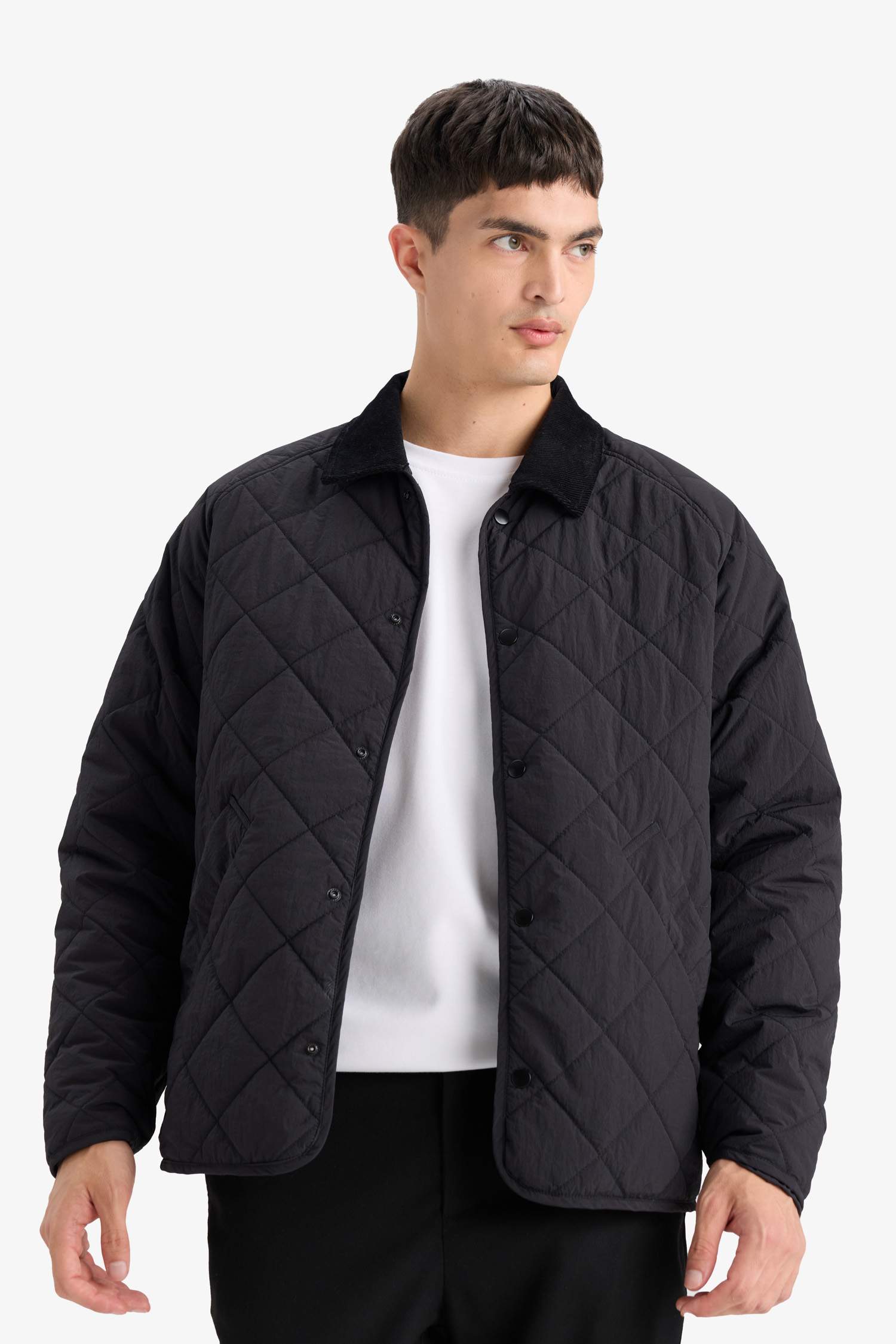 Регулярный крой с рубашечным воротником кнопочная куртка