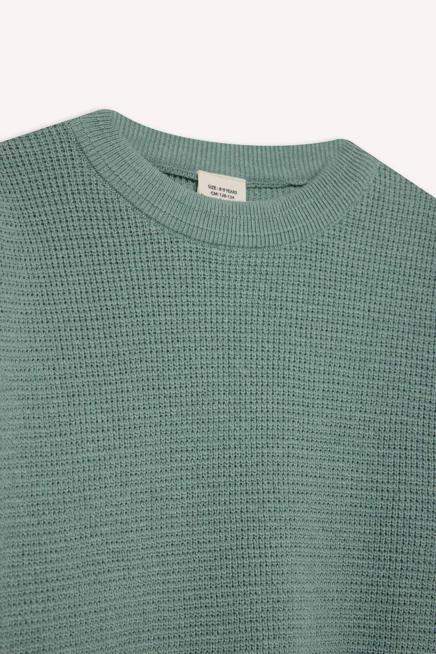 بلوفر اولادي تريكو قصة عادية برقبة مستديرة