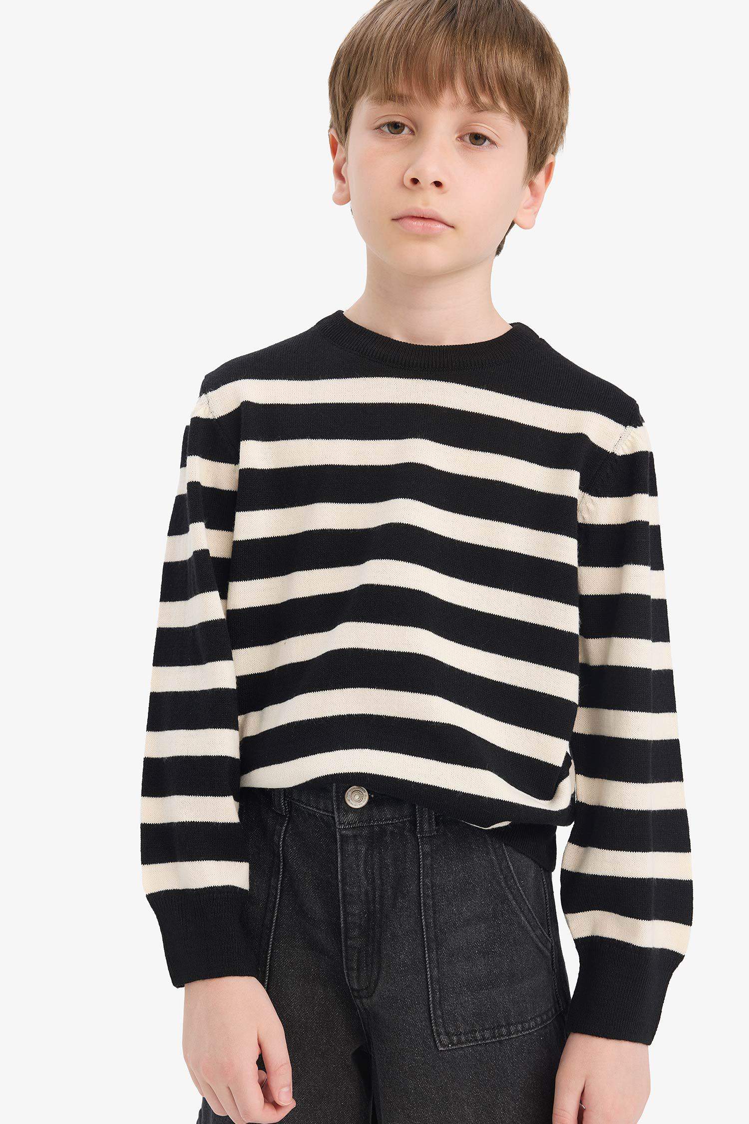 بلوز صوف مخطط ولادي تريكو قصة عادية برقبة مستديرة