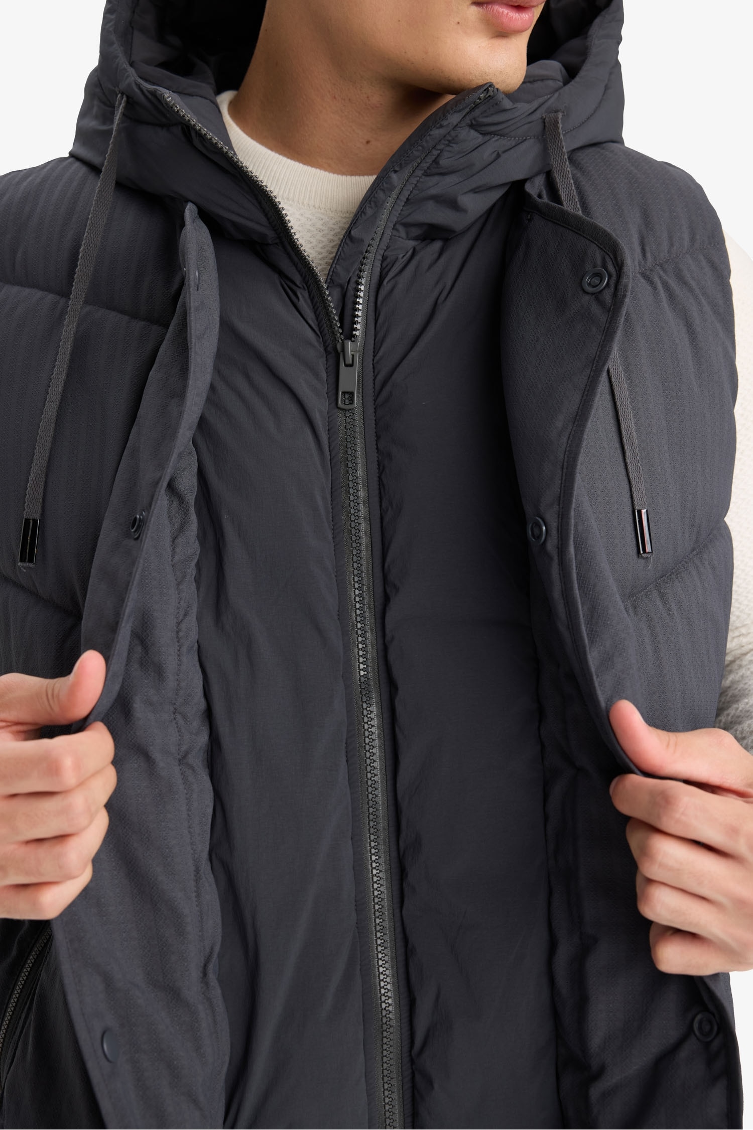 Gilet matelassé à capuche et fermeture zip Coupe régulière