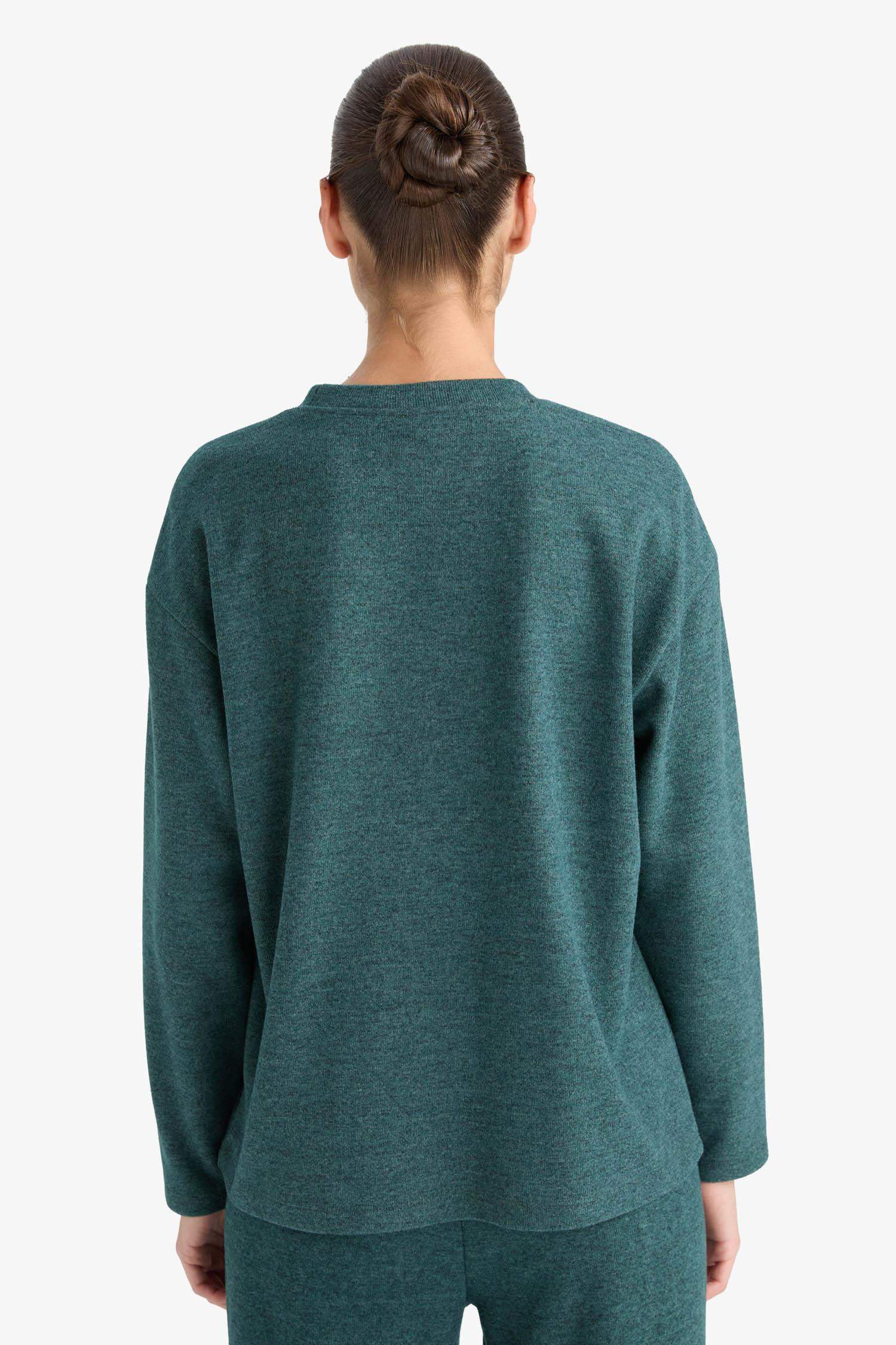 Relax Fit Long Sleeve Sweatshirt