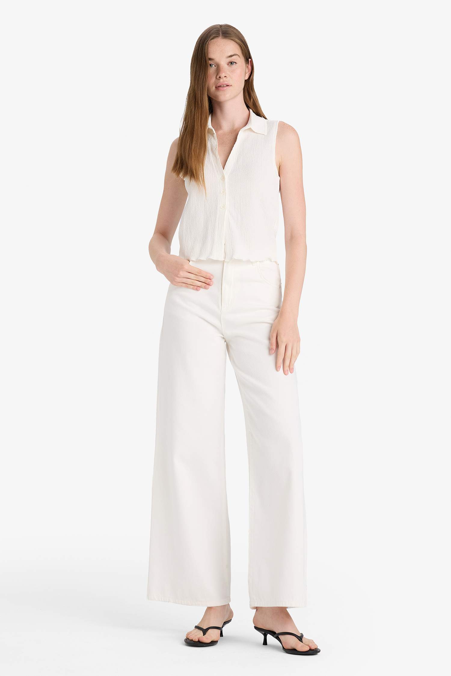 Fitted Gömlek Yaka Dokulu Kolsuz Beyaz Bluz