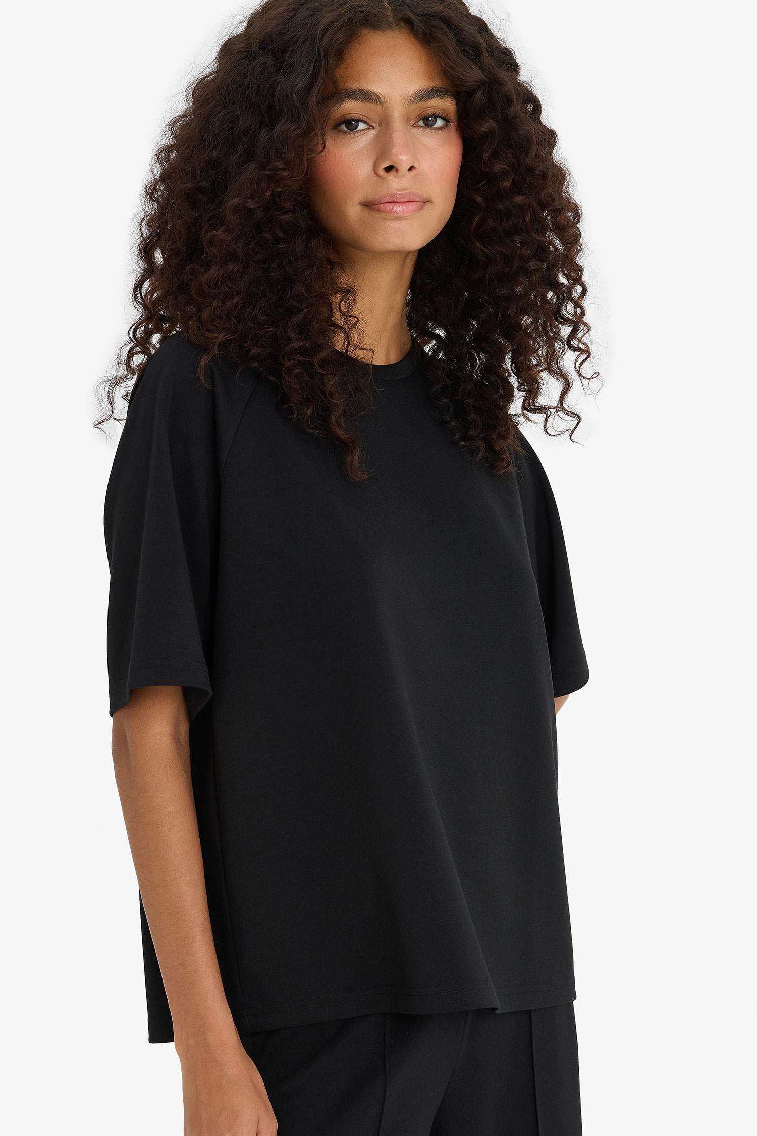 Relax Fit Bisiklet Yaka Yumuşak Dokulu Modal Kısa Kollu Tişört