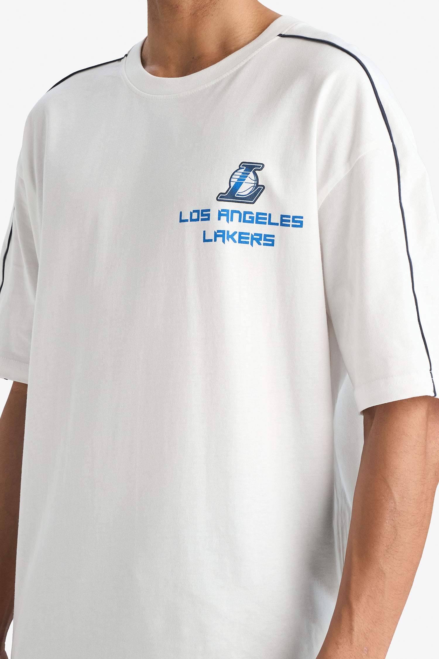 NBA Los Angeles Lakers Oversize Geniş Kalıp Bisiklet Yaka Kısa Kollu Tişört