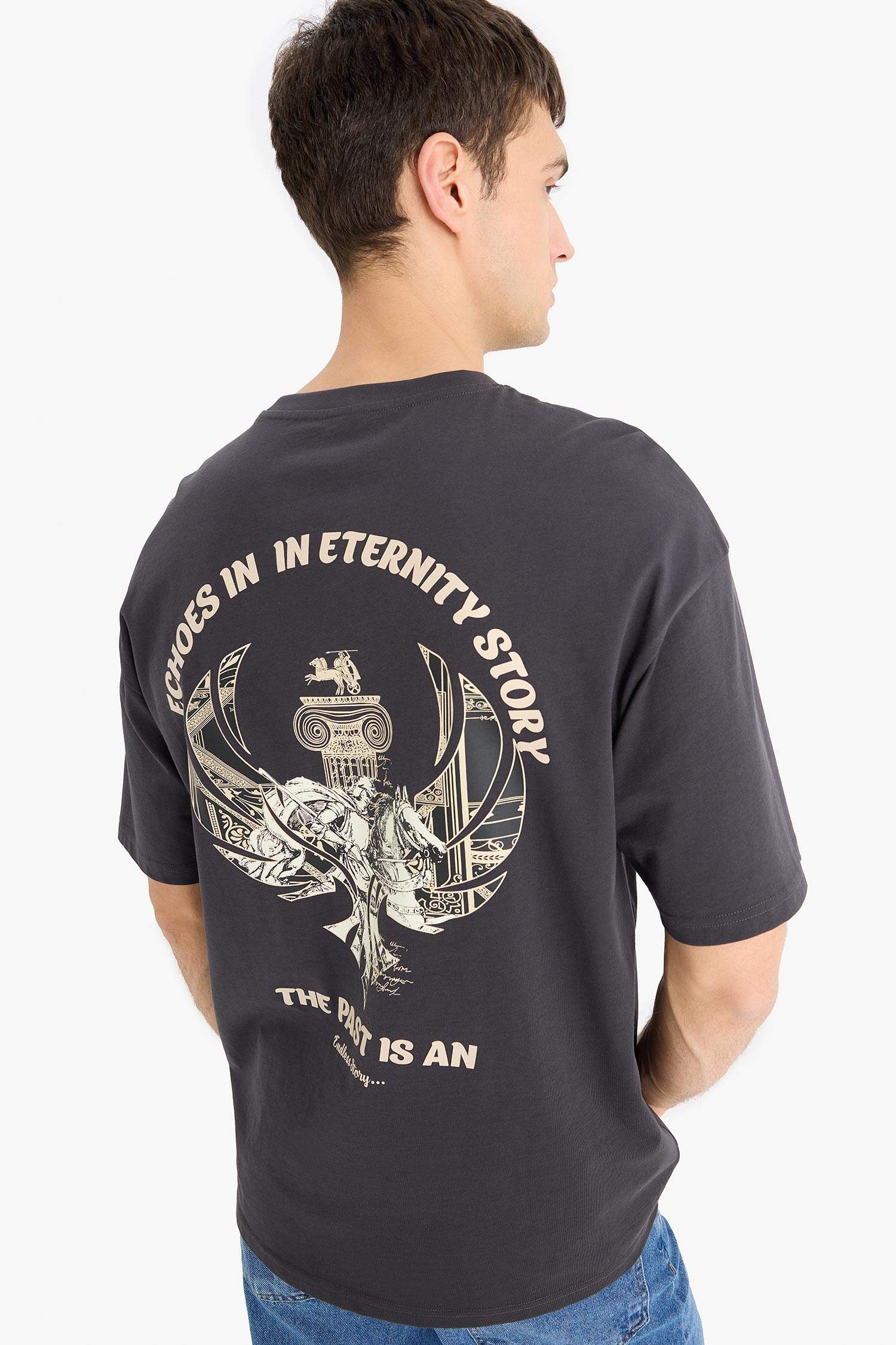 %100 Pamuk Boxy Fit Rahat Kesim Bisiklet Yaka Sırt Baskılı Kısa Kollu Tişört