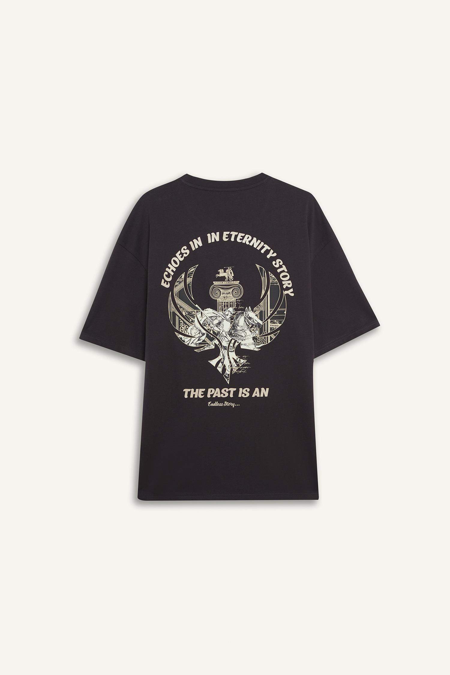 %100 Pamuk Boxy Fit Rahat Kesim Bisiklet Yaka Sırt Baskılı Kısa Kollu Tişört