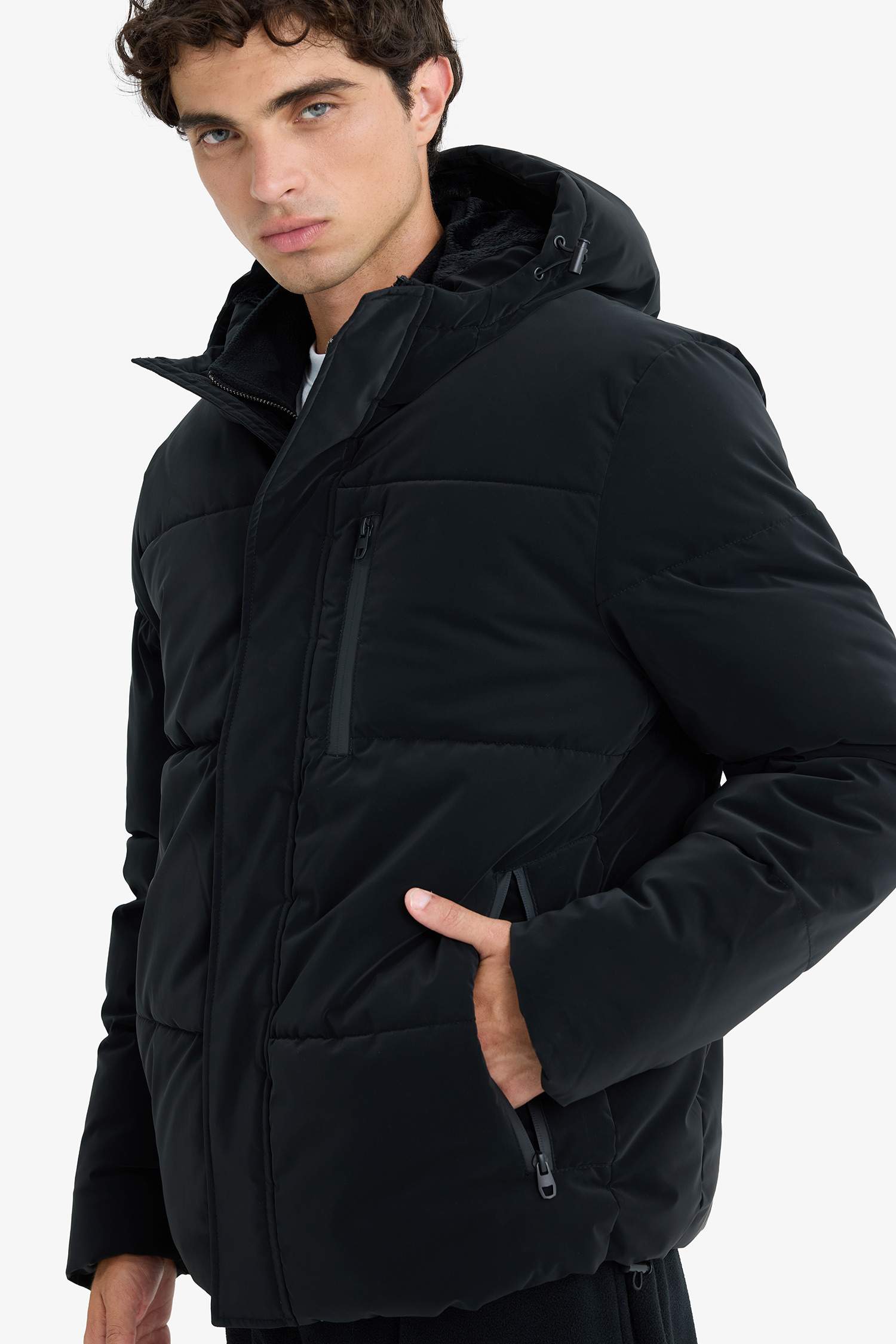 Su İtici Regular Fit Kapüşonlu Astarlı İç Cepli Fermuarlı Cepli Mont