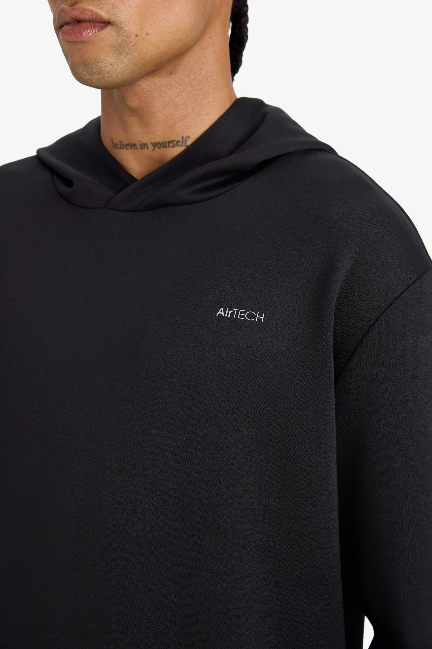 سويت شيرت رياضي قصة عادية من DeFactoFit