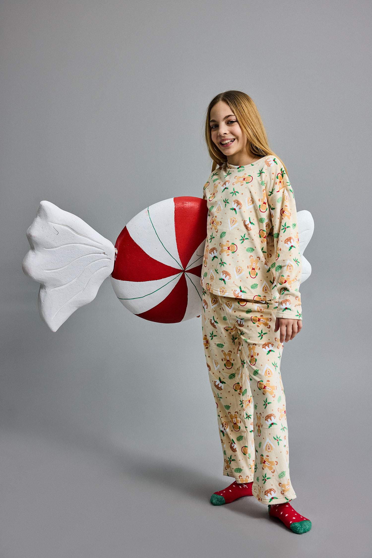 Kız Çocuk Yılbaşı Temalı Pijama Takımı Kadife Uzun Kollu Üst Uzun Alt